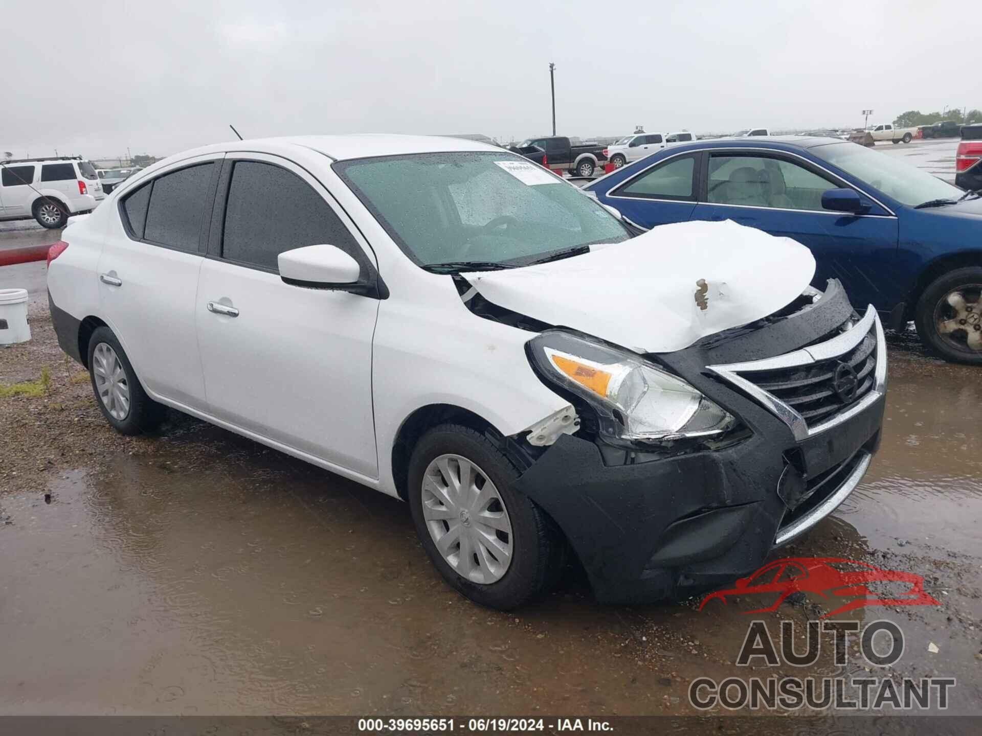 NISSAN VERSA 2018 - 3N1CN7AP5JL870904