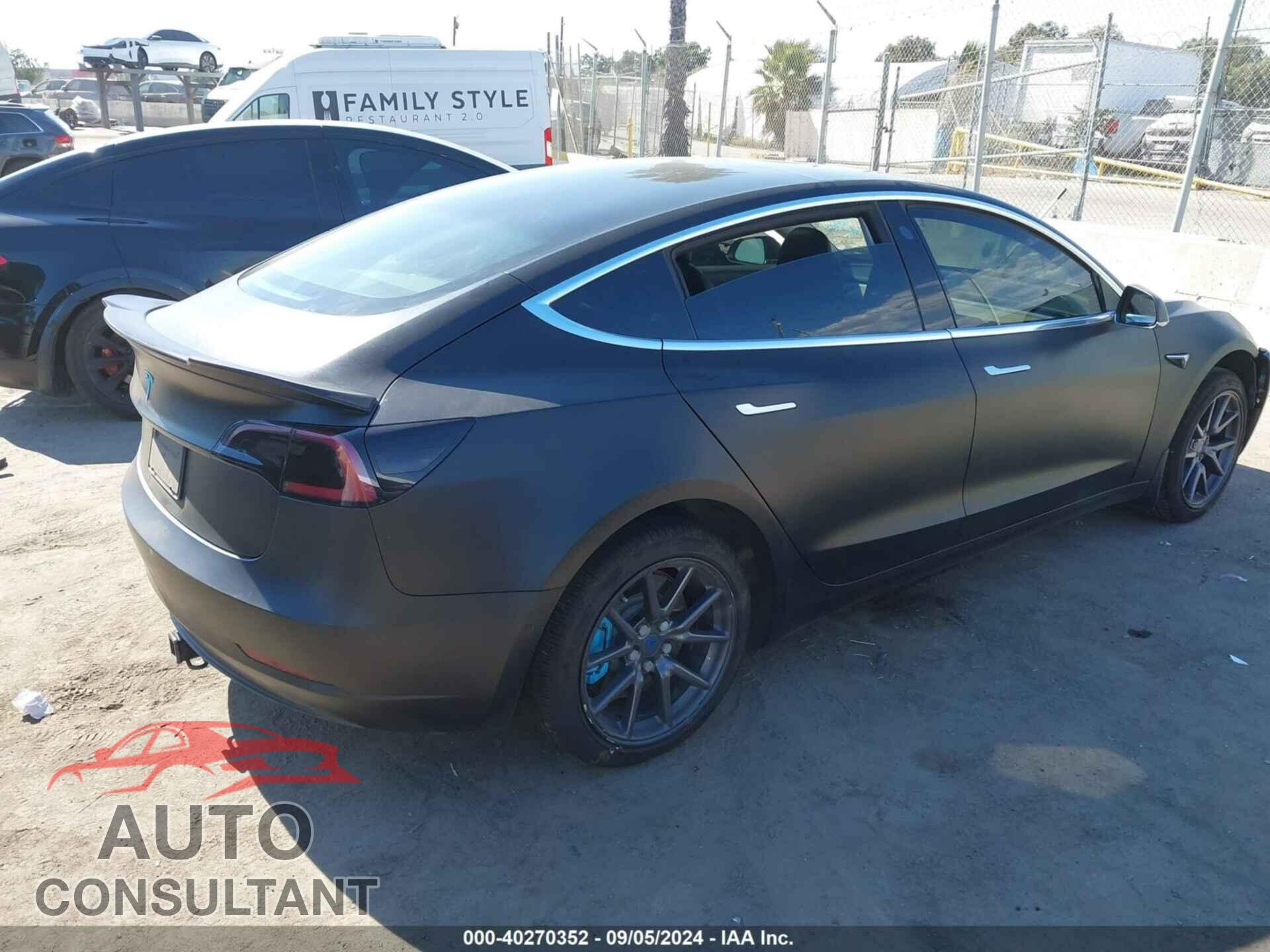 TESLA MODEL 3 2018 - 5YJ3E1EA5JF172047