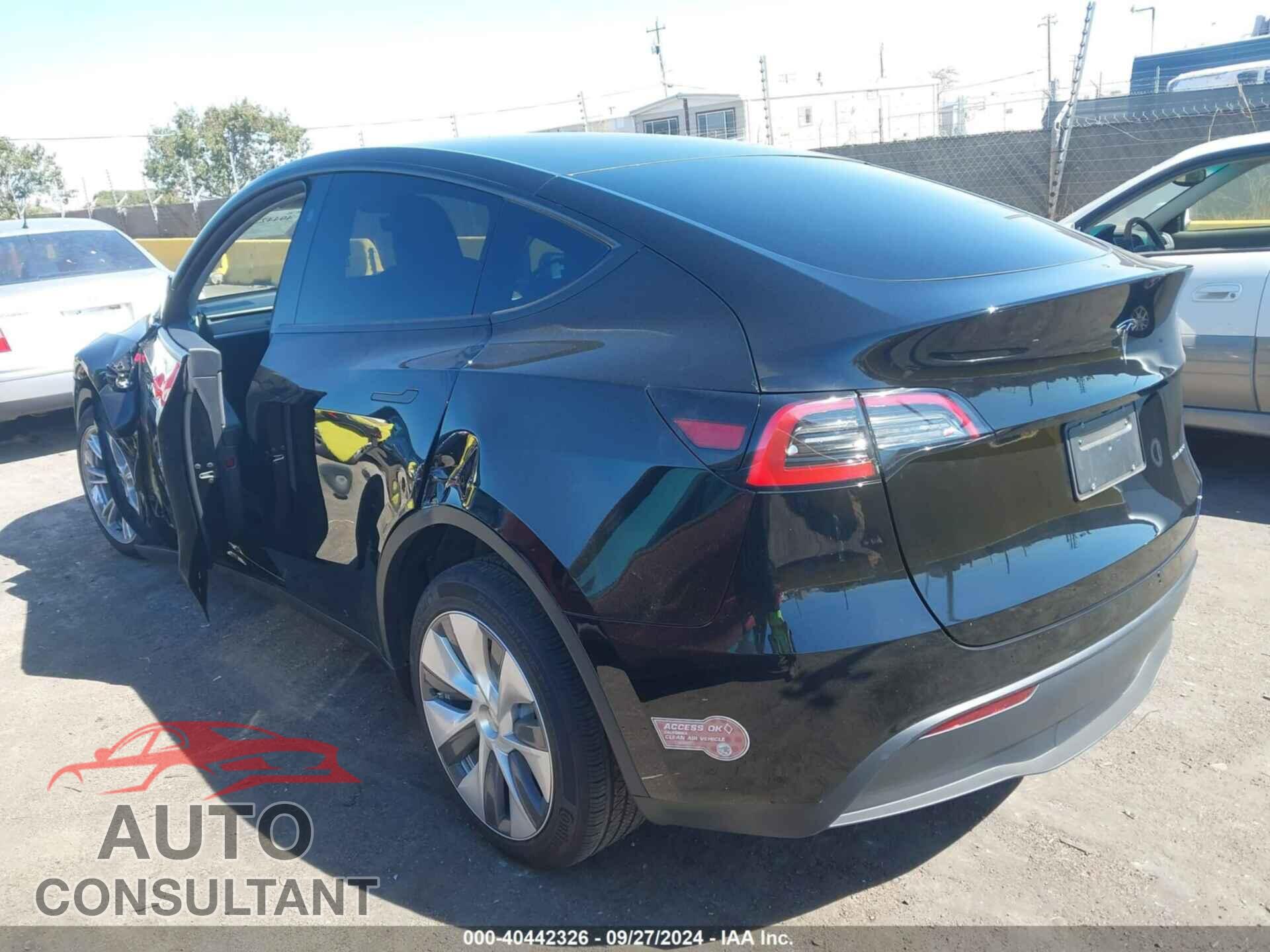TESLA MODEL Y 2024 - 7SAYGAEE9RF084118