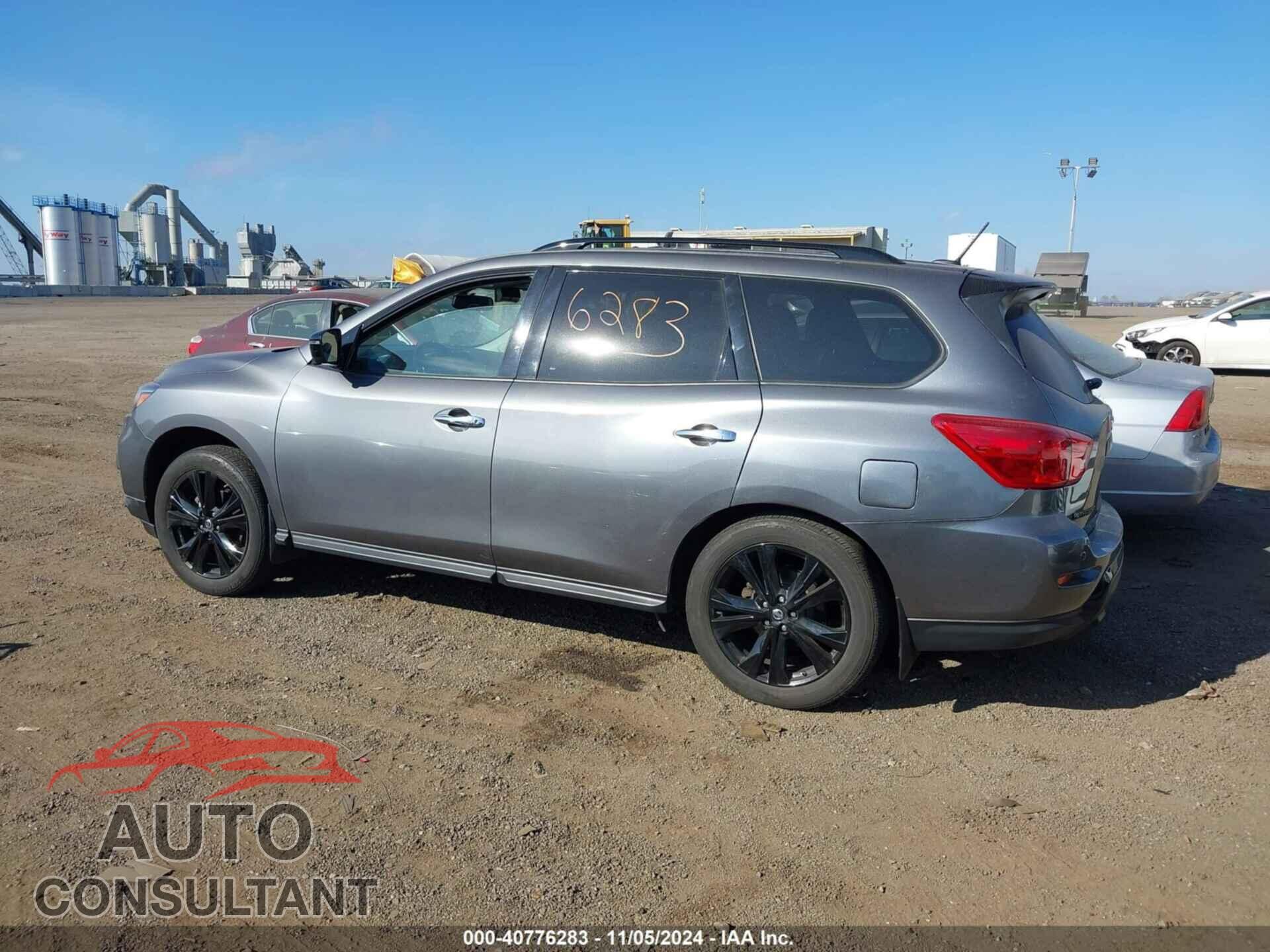 NISSAN PATHFINDER 2018 - 5N1DR2MM7JC654196