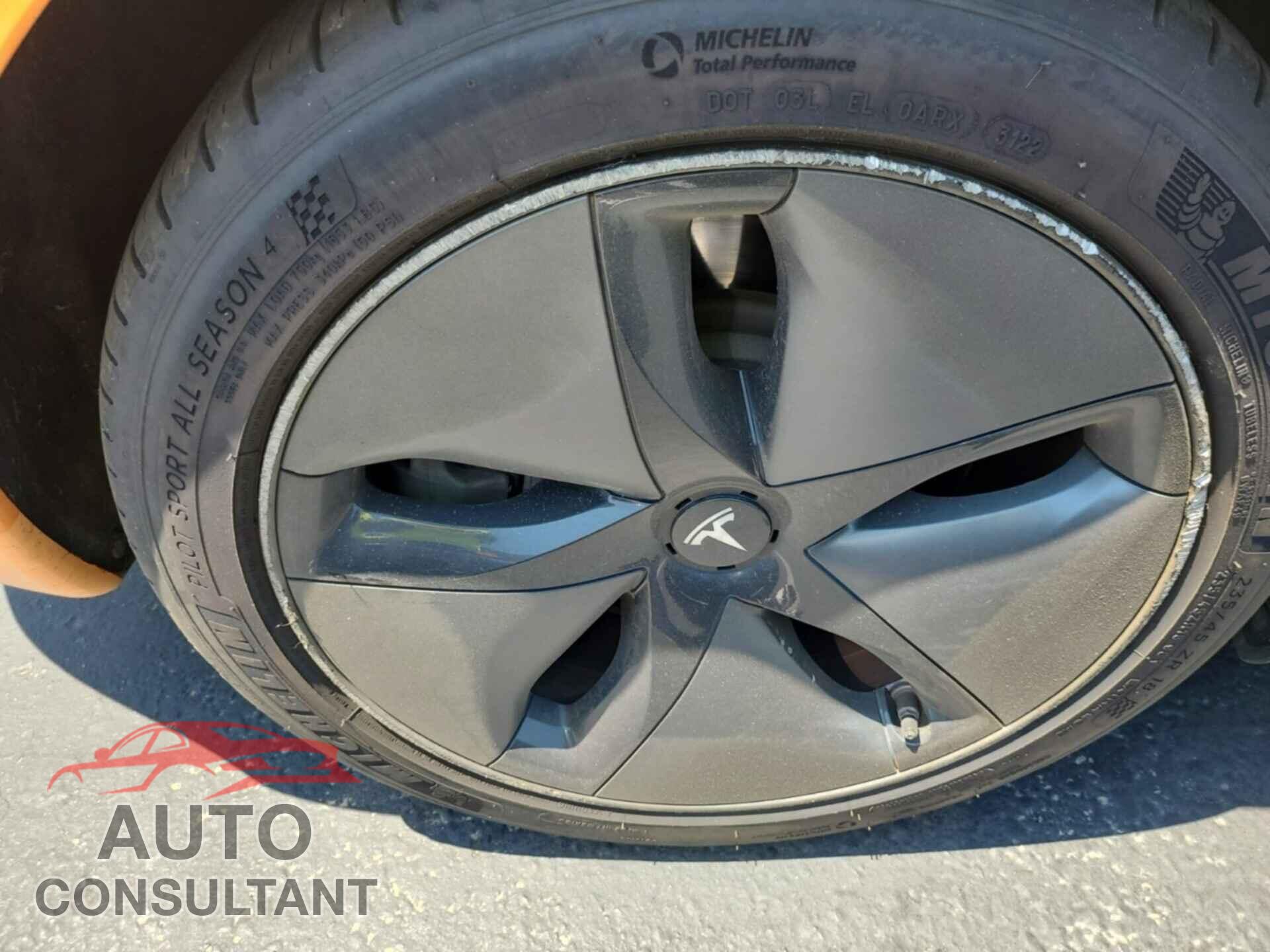 TESLA MODEL 3 2019 - 5YJ3E1EB6KF193385