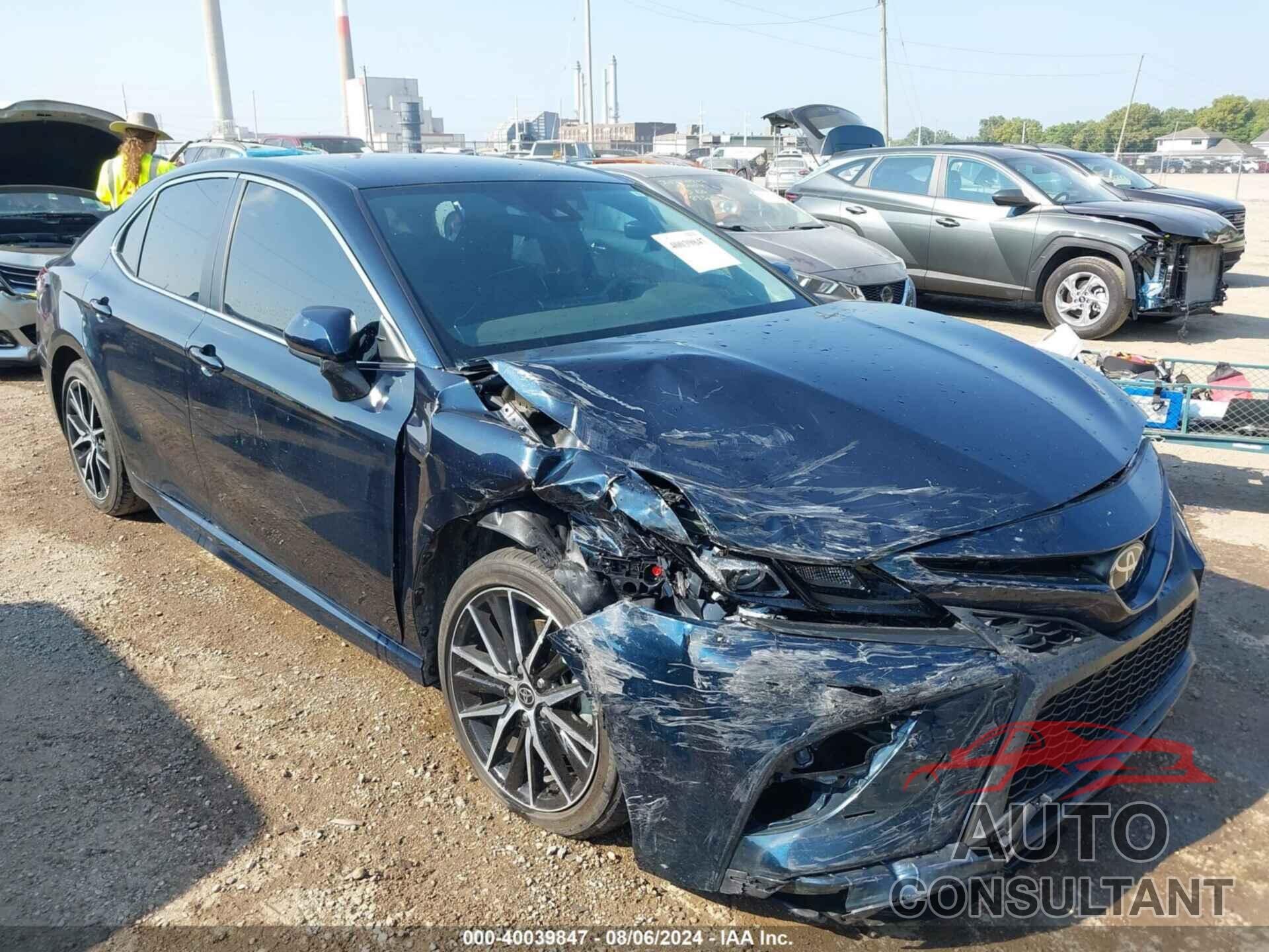 TOYOTA CAMRY 2021 - 4T1G11AK1MU446315