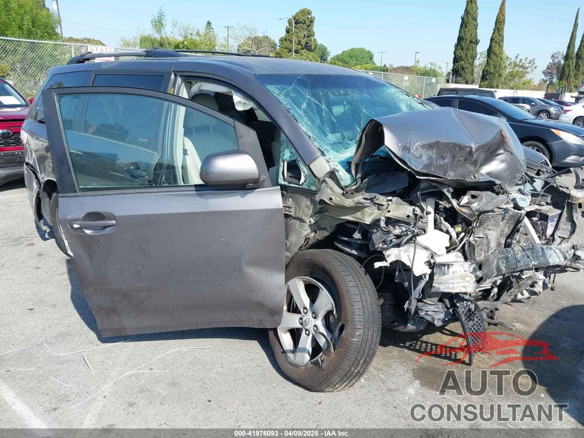 TOYOTA SIENNA 2011 - 5TDKK3DC5BS038106
