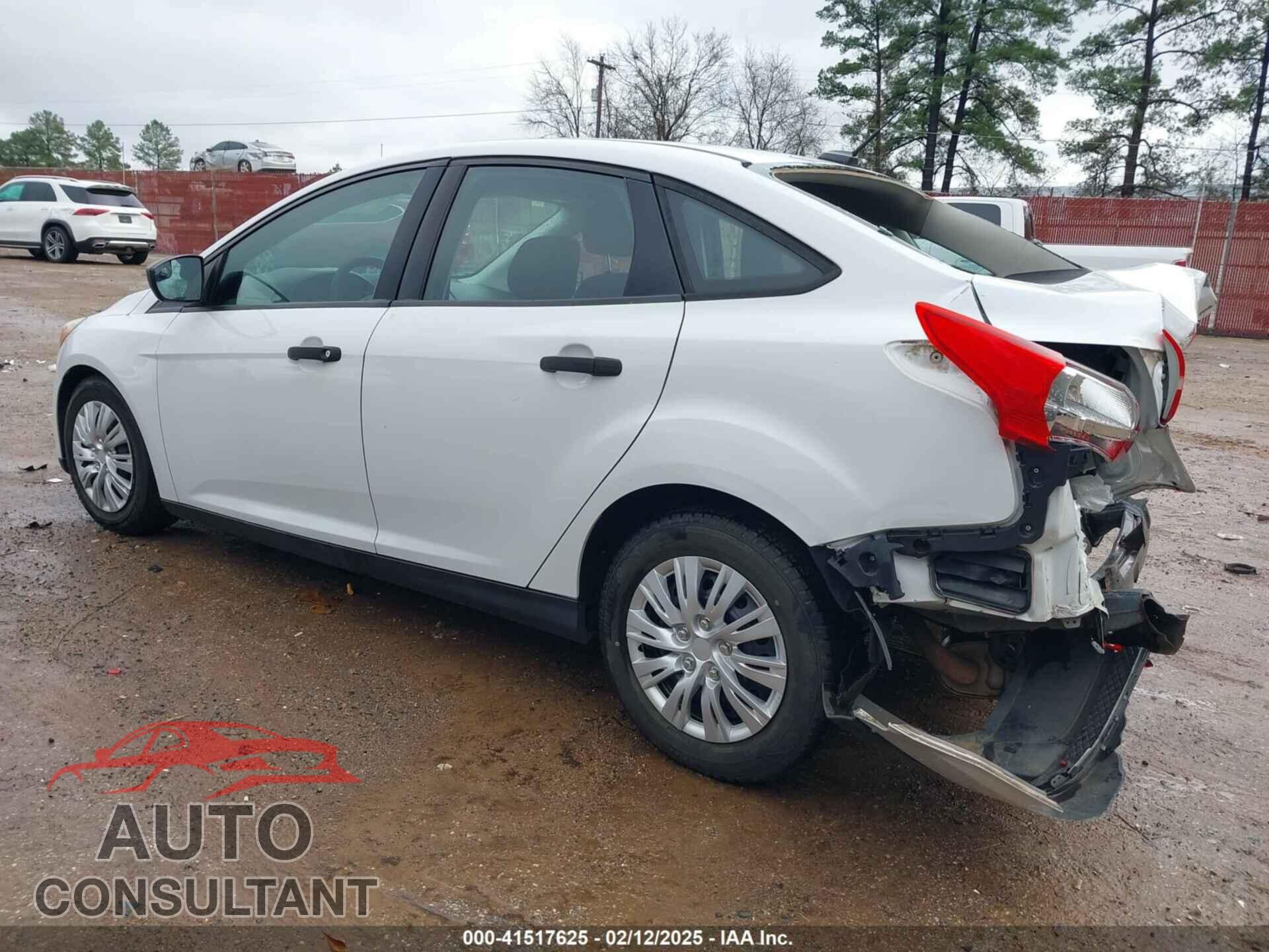 FORD FOCUS 2015 - 1FADP3E26FL376255