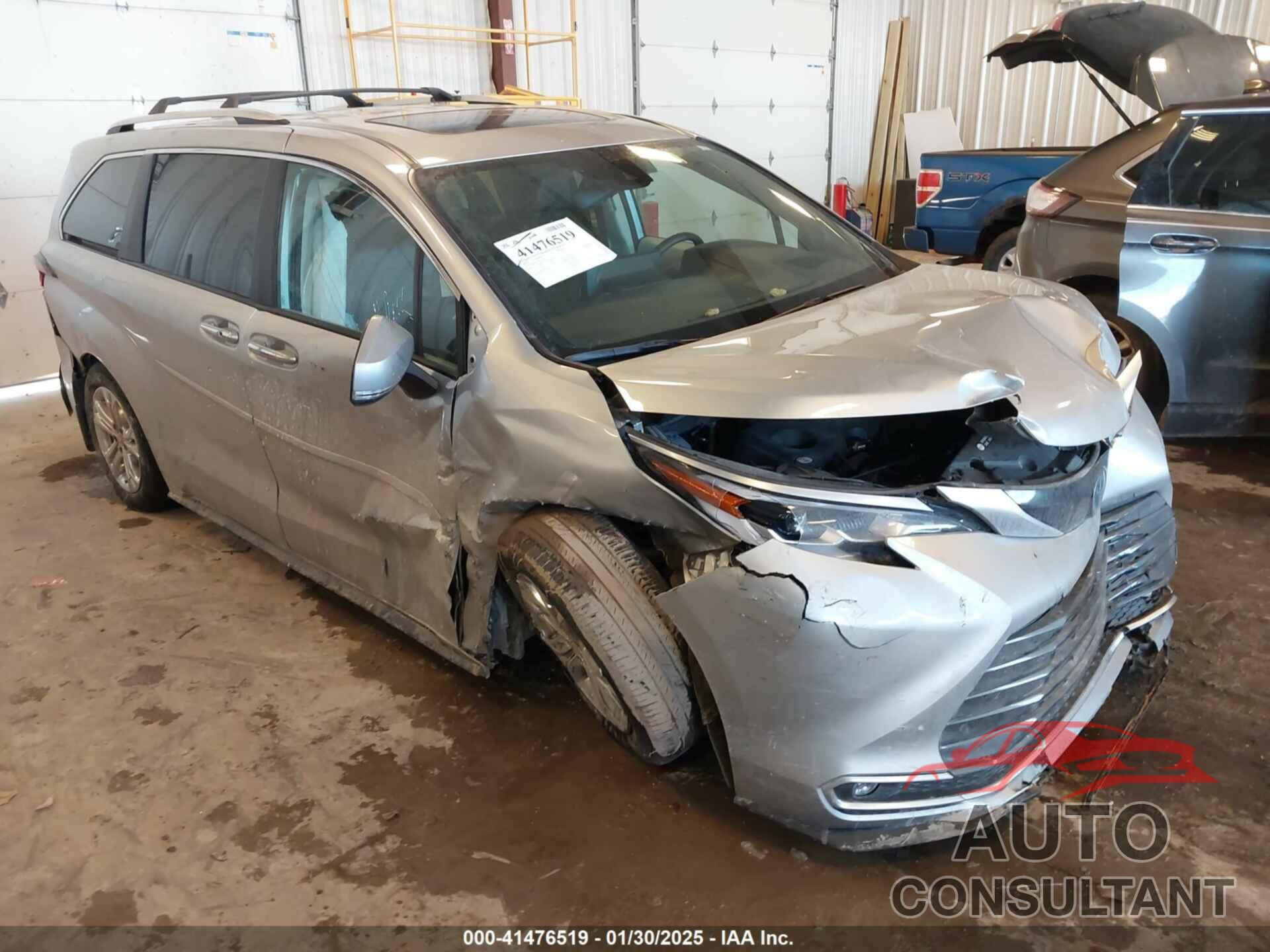 TOYOTA SIENNA 2023 - 5TDESKFC0PS108025