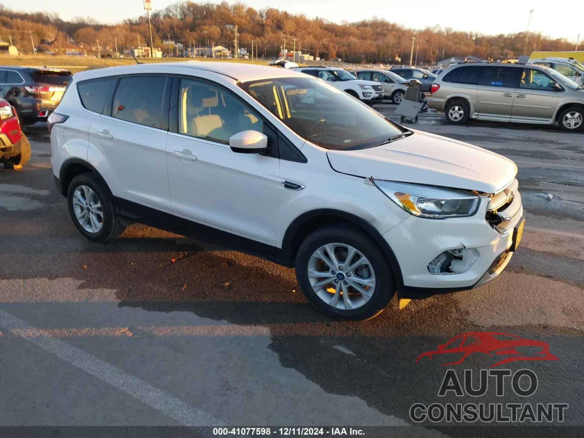 FORD ESCAPE 2017 - 1FMCU0GD2HUE23639