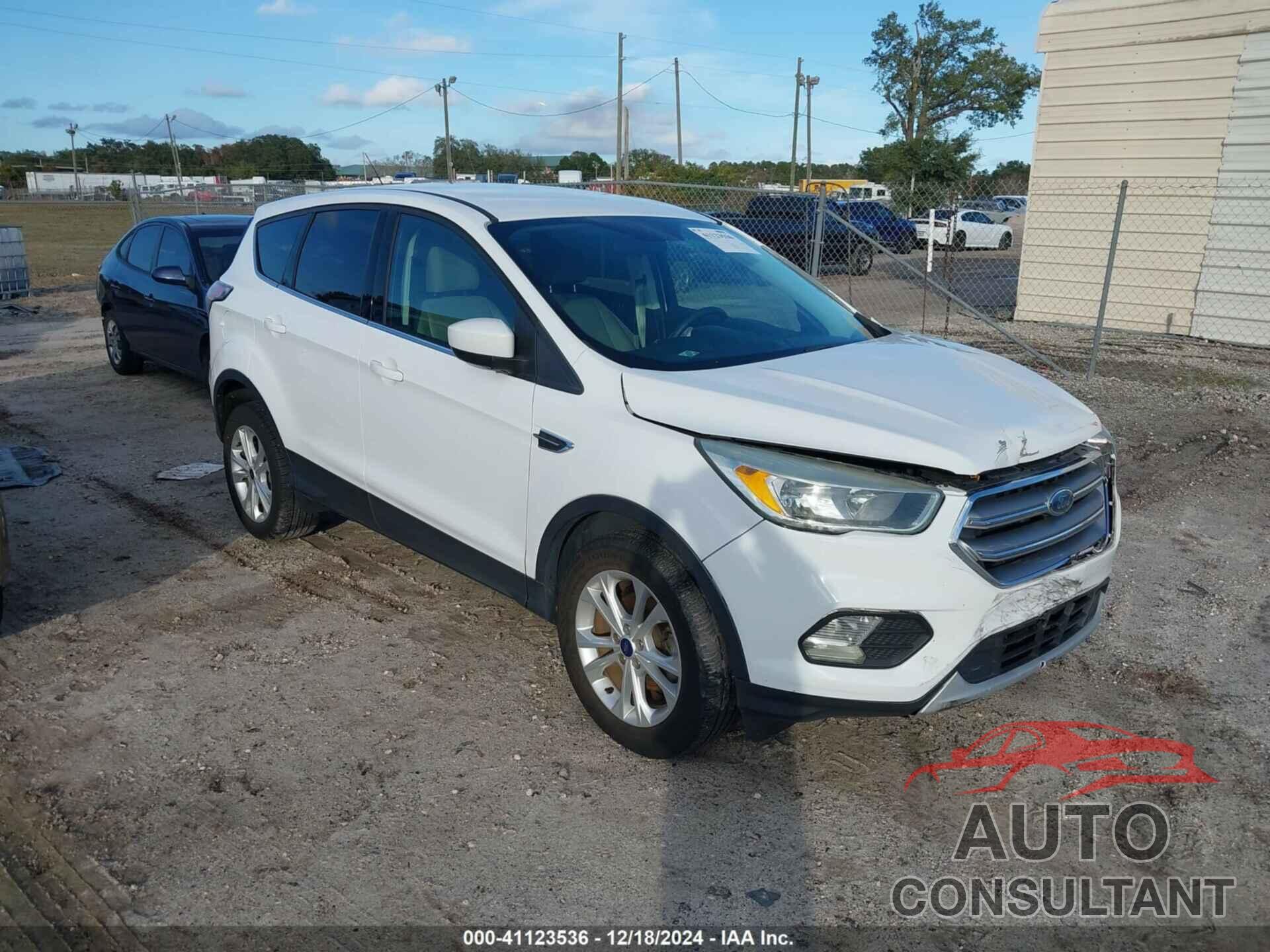 FORD ESCAPE 2017 - 1FMCU0GD5HUA19671