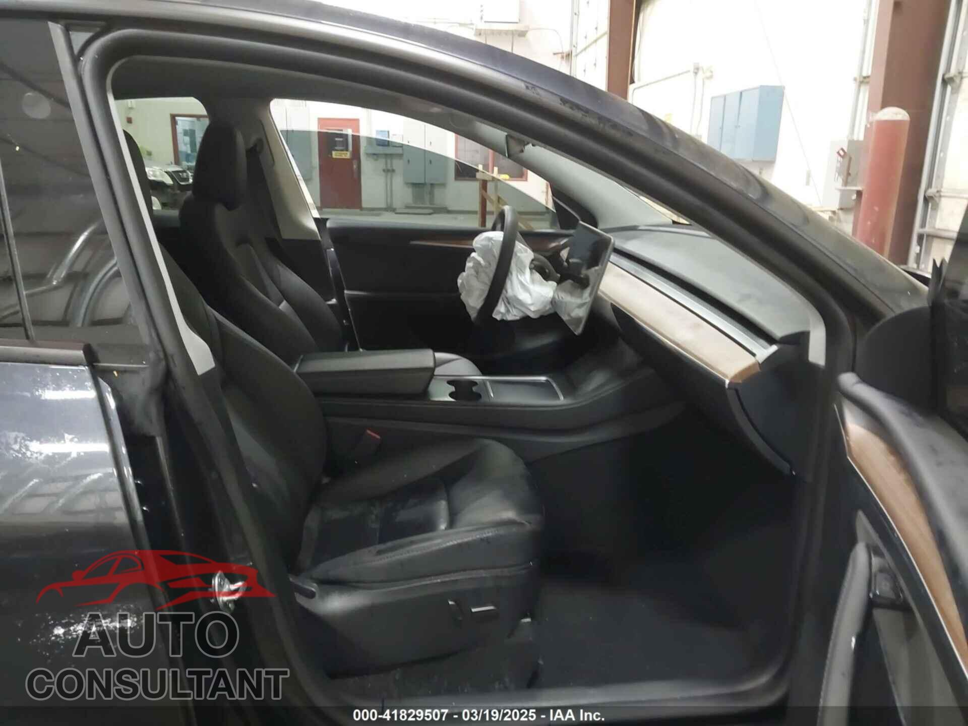 TESLA MODEL Y 2024 - 7SAYGDEE8RF072835