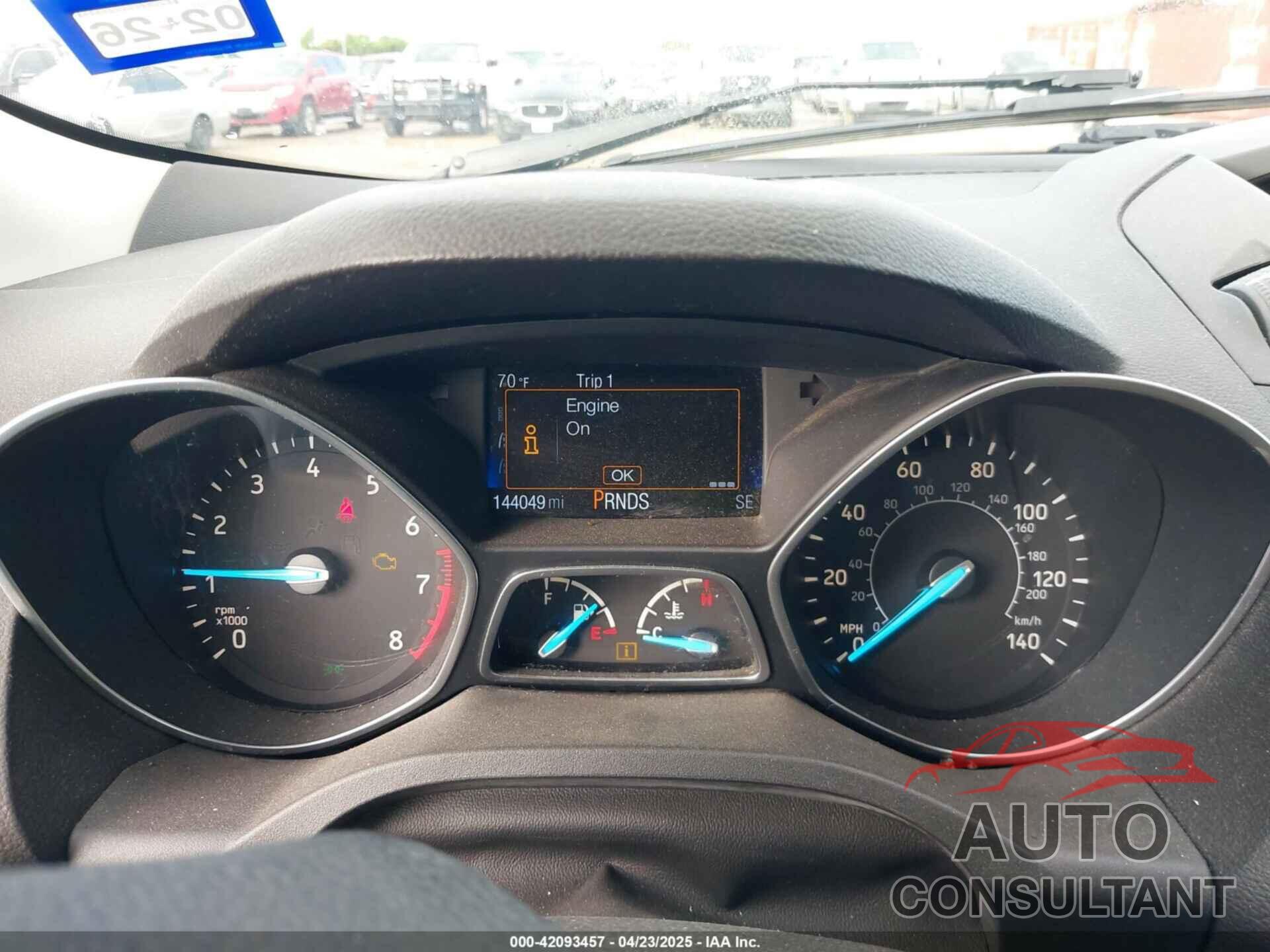 FORD ESCAPE 2017 - 1FMCU0F70HUC24455