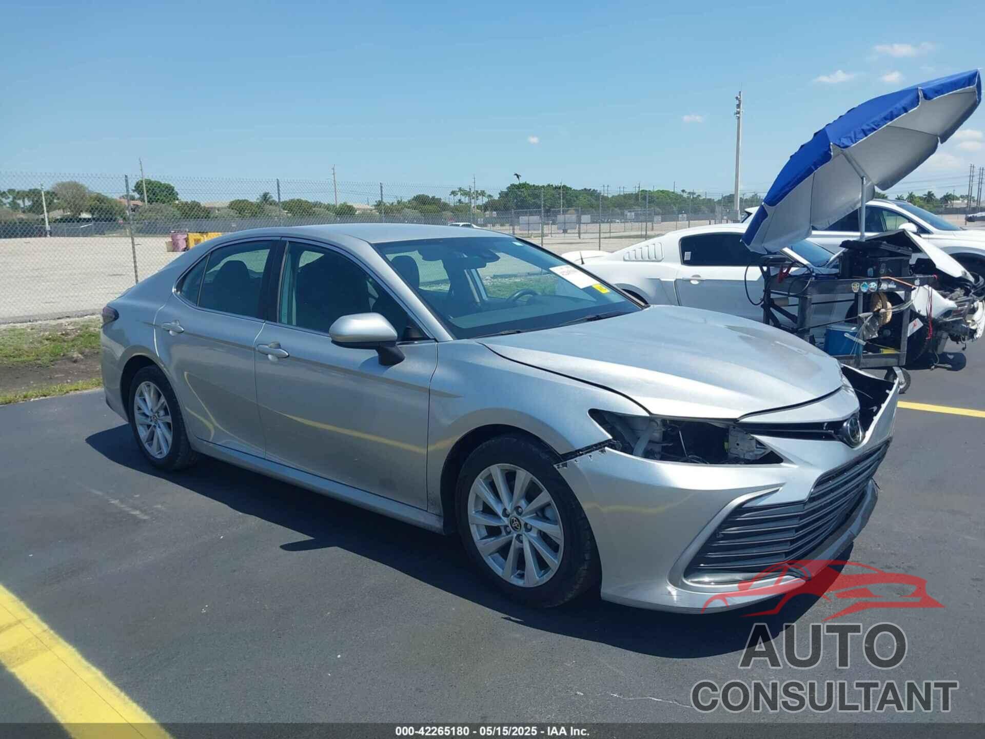 TOYOTA CAMRY 2022 - 4T1C11AK4NU044000