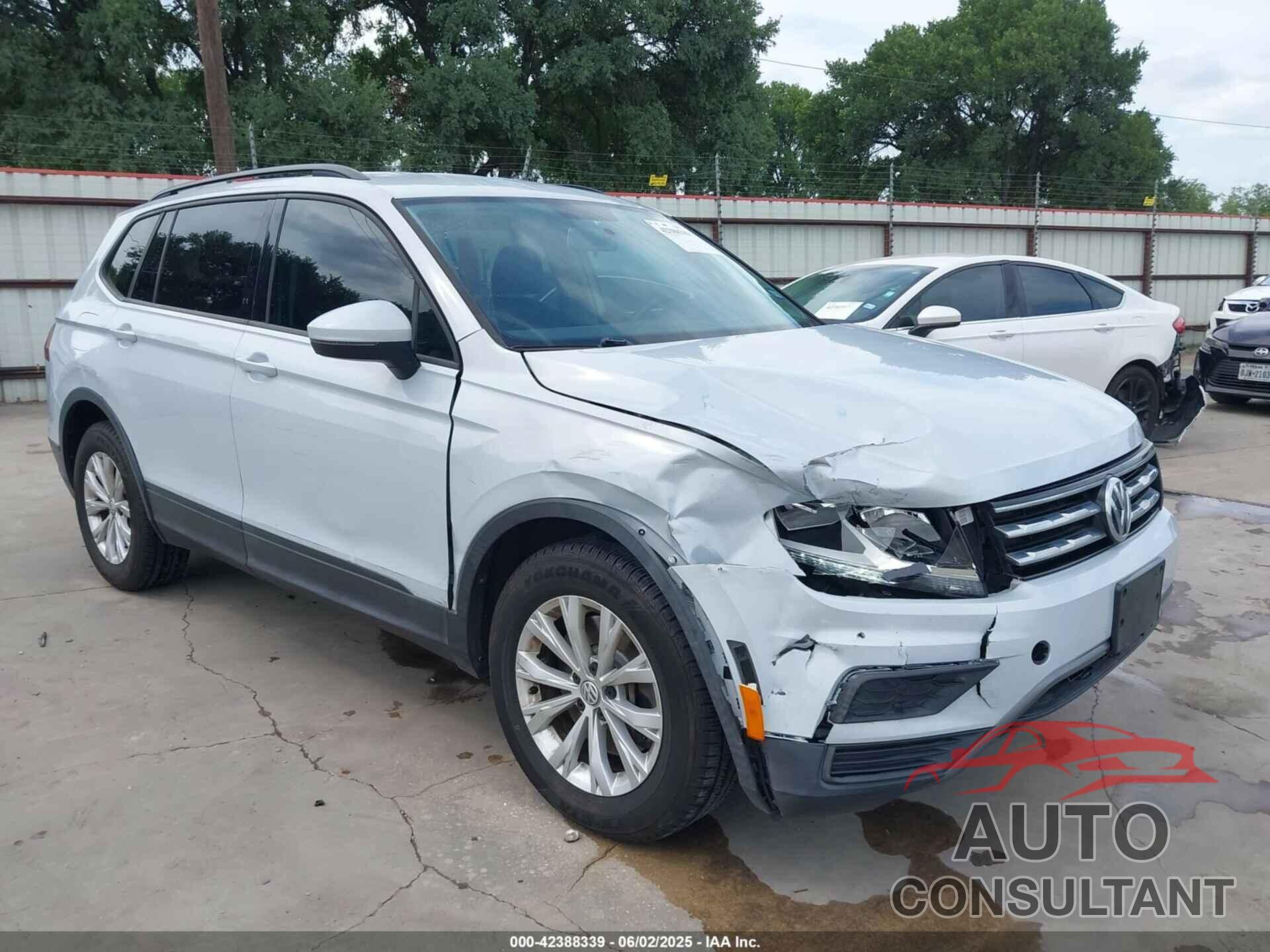 VOLKSWAGEN TIGUAN 2018 - 3VV1B7AX0JM092116