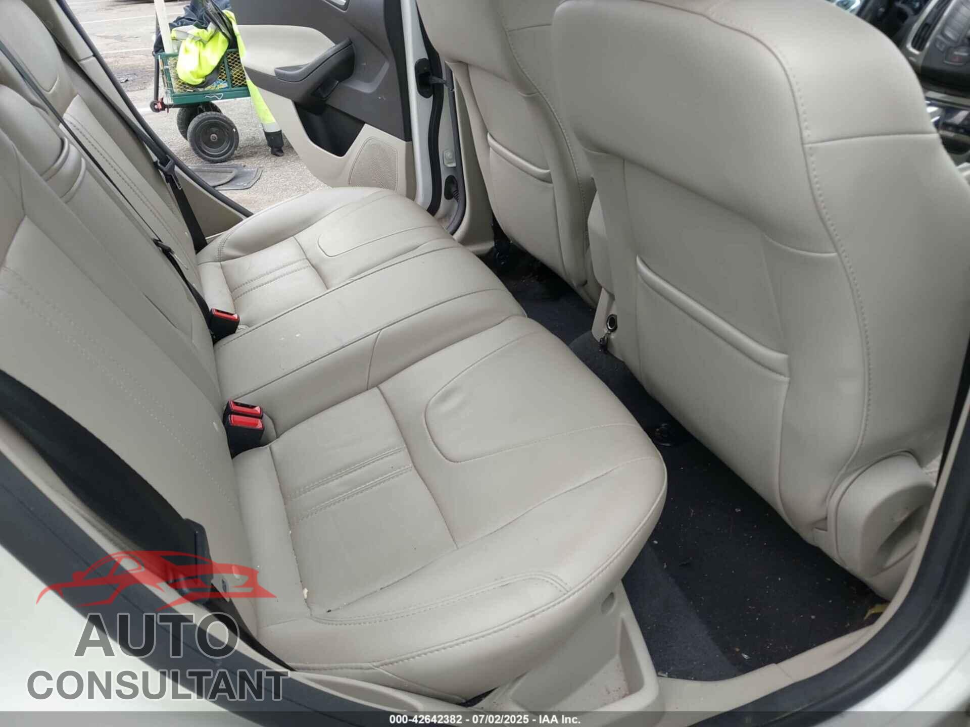 FORD FOCUS 2012 - 1FAHP3H29CL442659