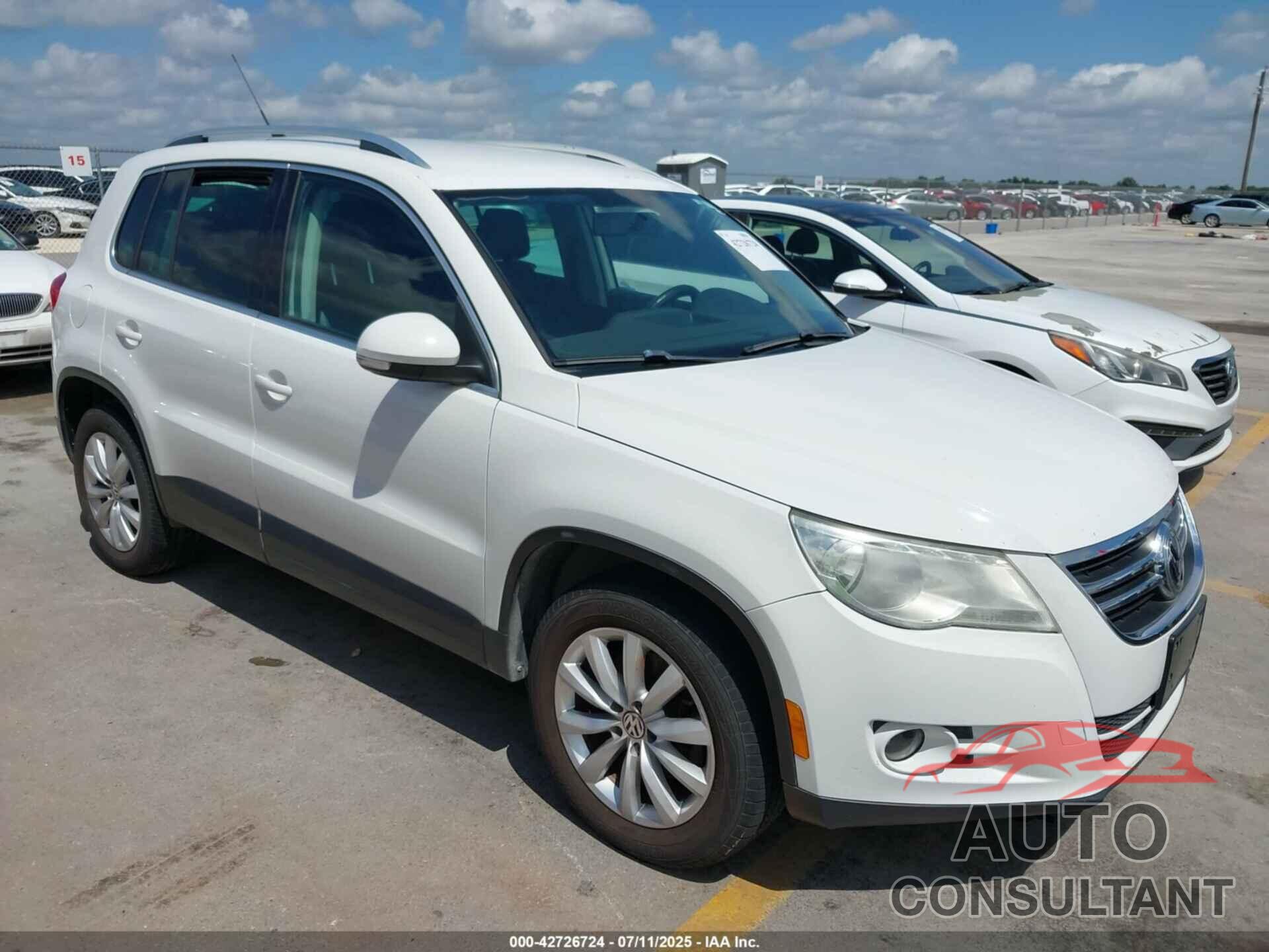 VOLKSWAGEN TIGUAN 2011 - WVGAV7AX6BW557338