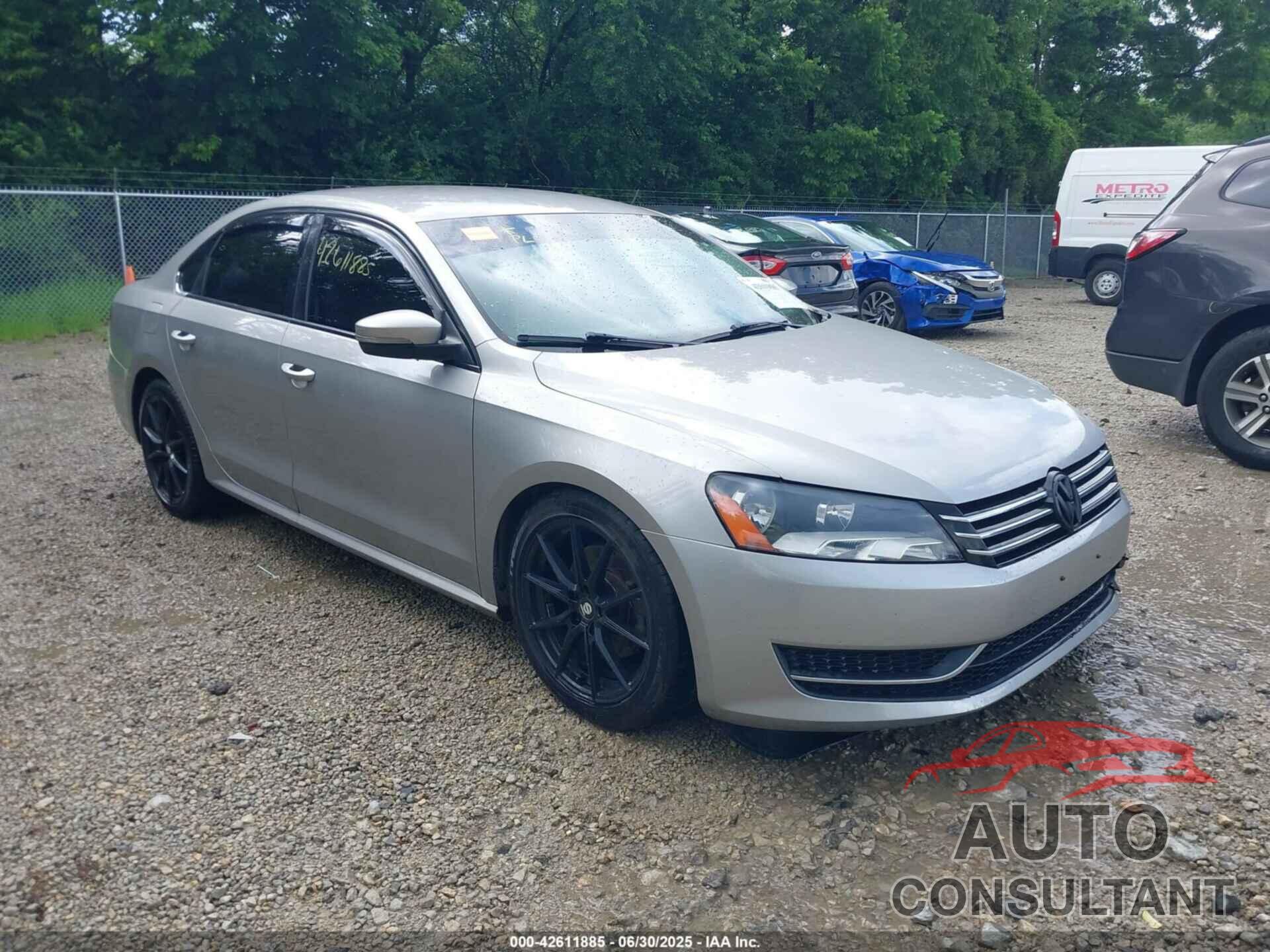 VOLKSWAGEN PASSAT 2012 - 1VWBP7A38CC104743