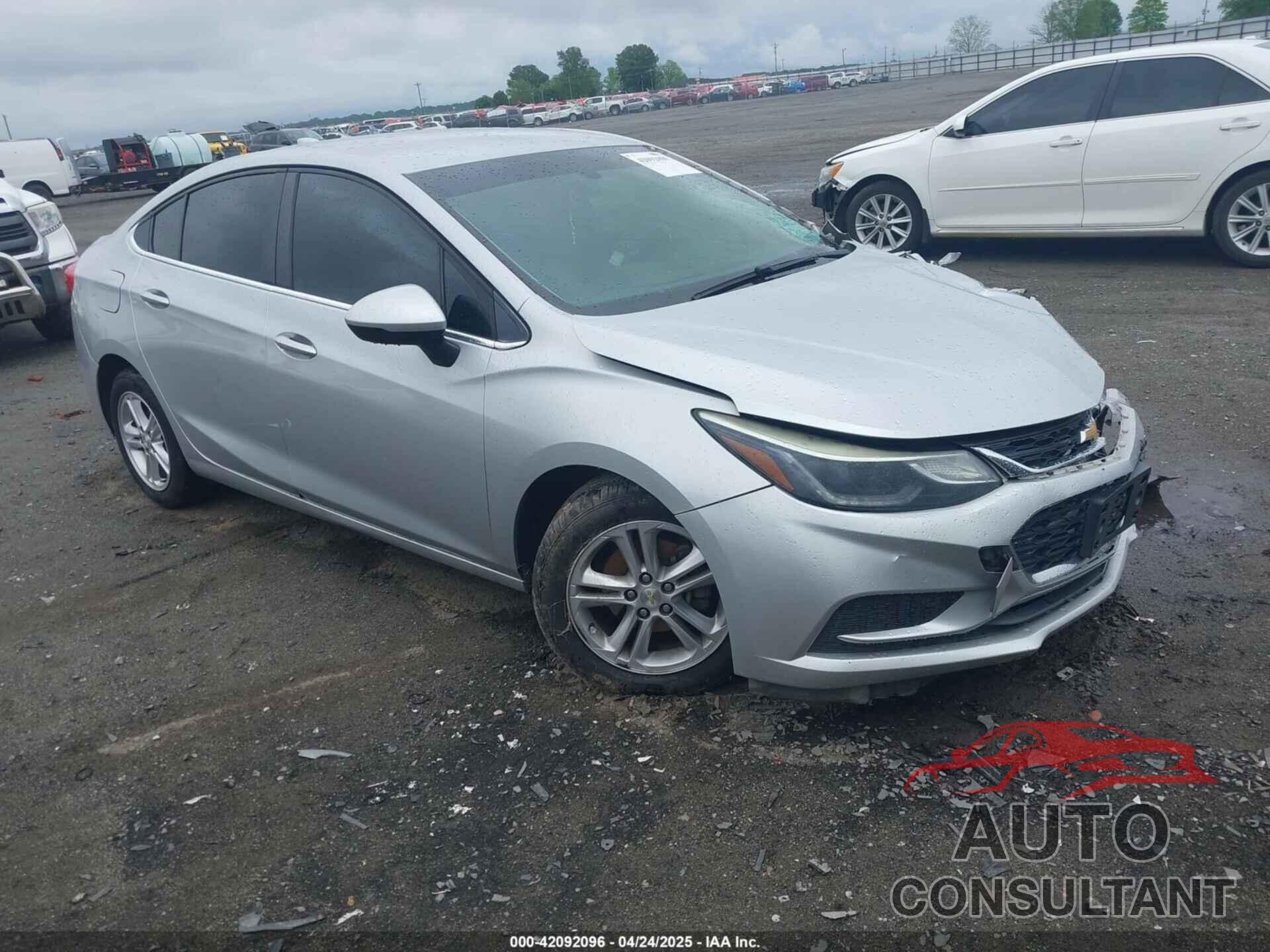 CHEVROLET CRUZE 2018 - 1G1BE5SM5J7164918