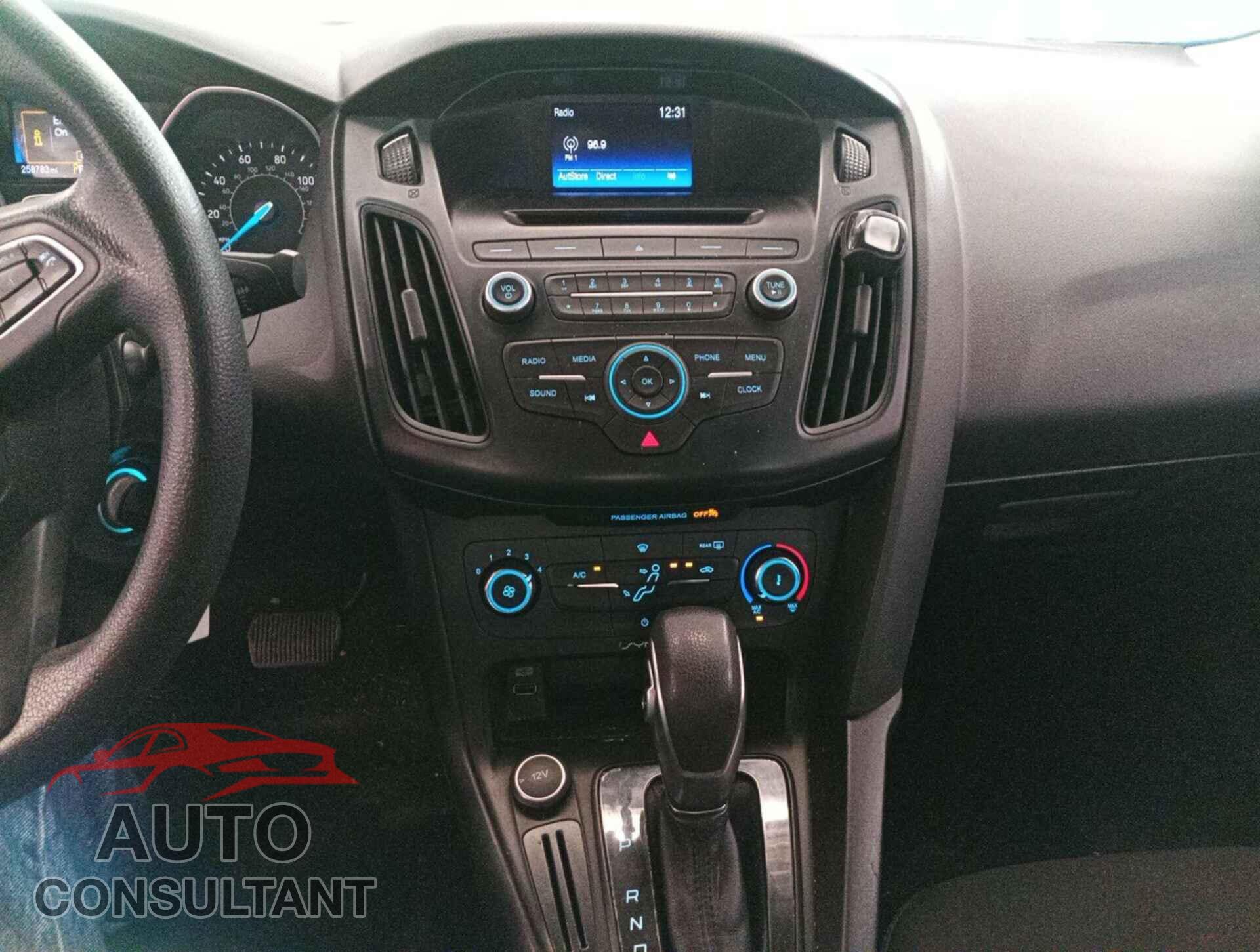 FORD FOCUS 2017 - 1FADP3E23HL272132