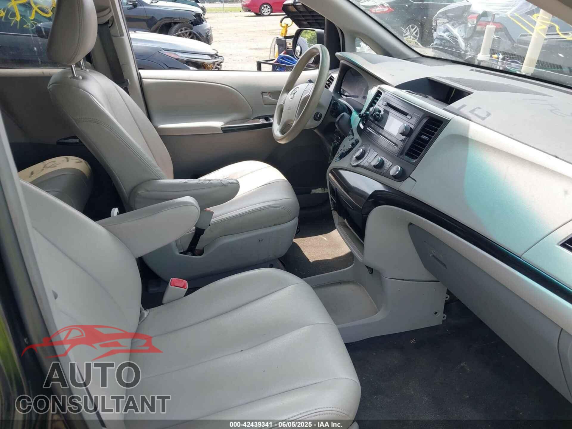 TOYOTA SIENNA 2014 - 5TDZK3DCXES450220