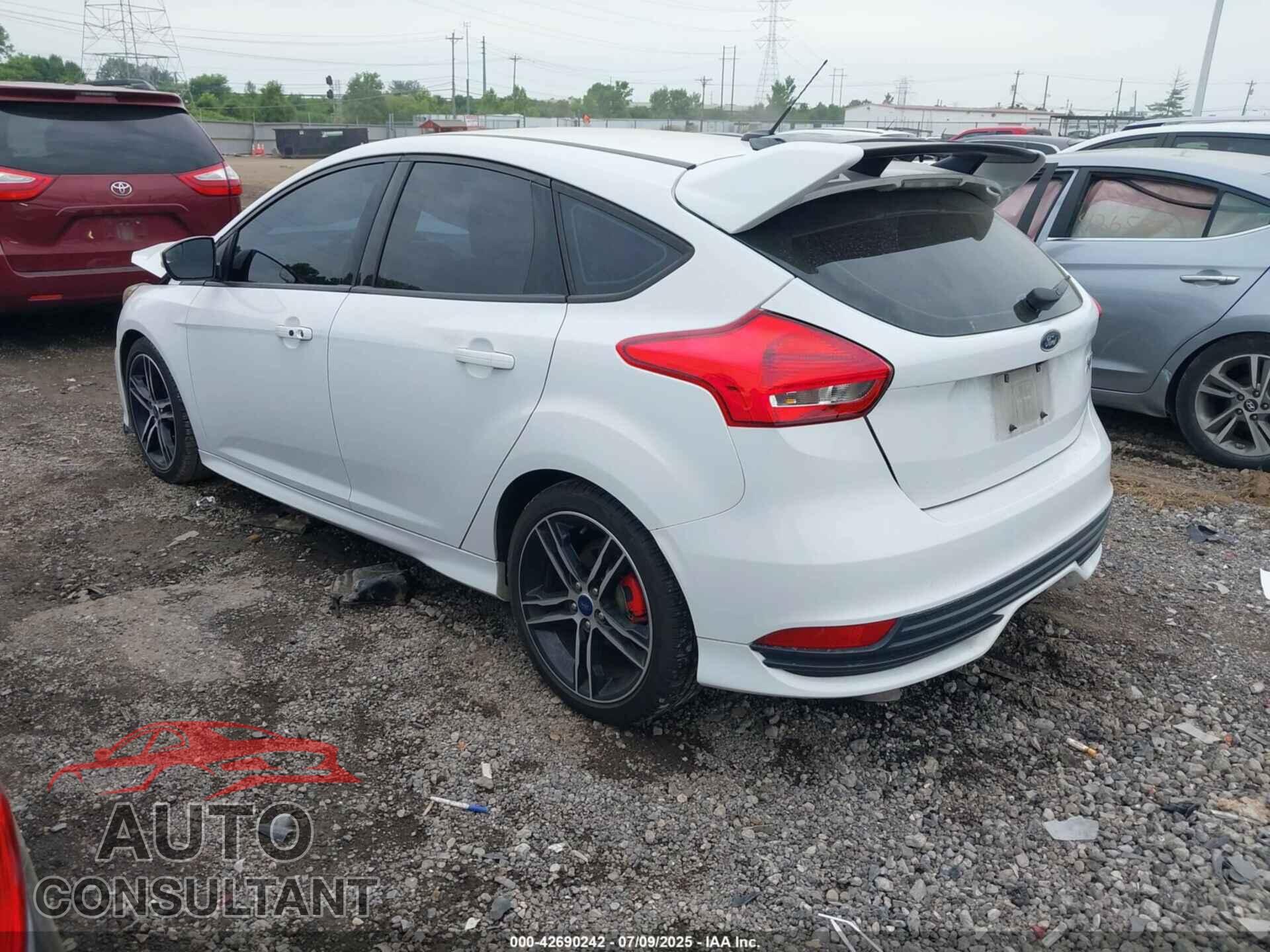 FORD FOCUS 2017 - 1FADP3L97HL257326