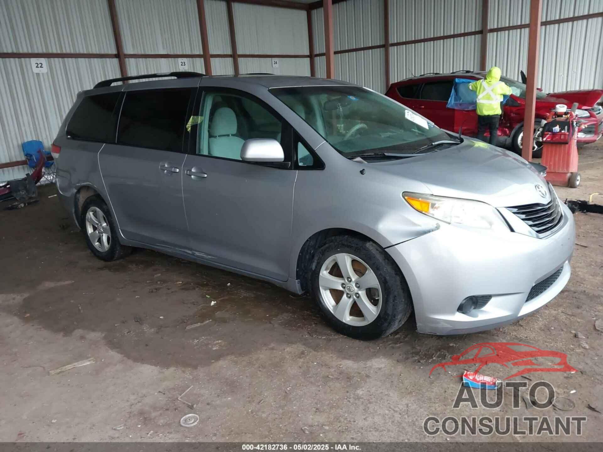 TOYOTA SIENNA 2011 - 5TDKK3DC6BS106896