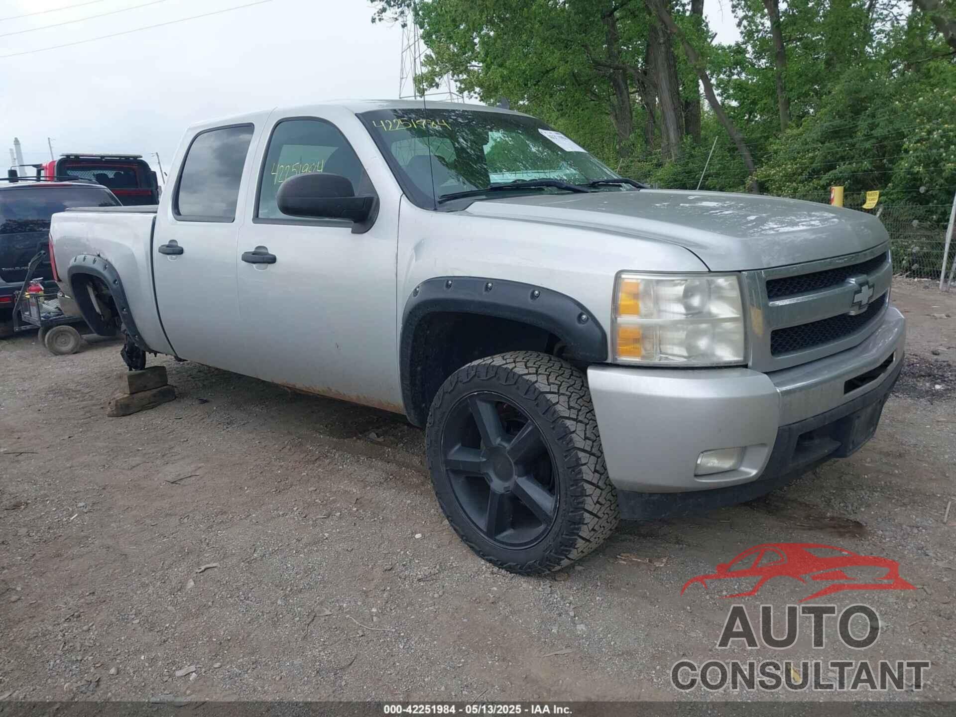 CHEVROLET SILVERADO 1500 2011 - 3GCPKSE36BG137658