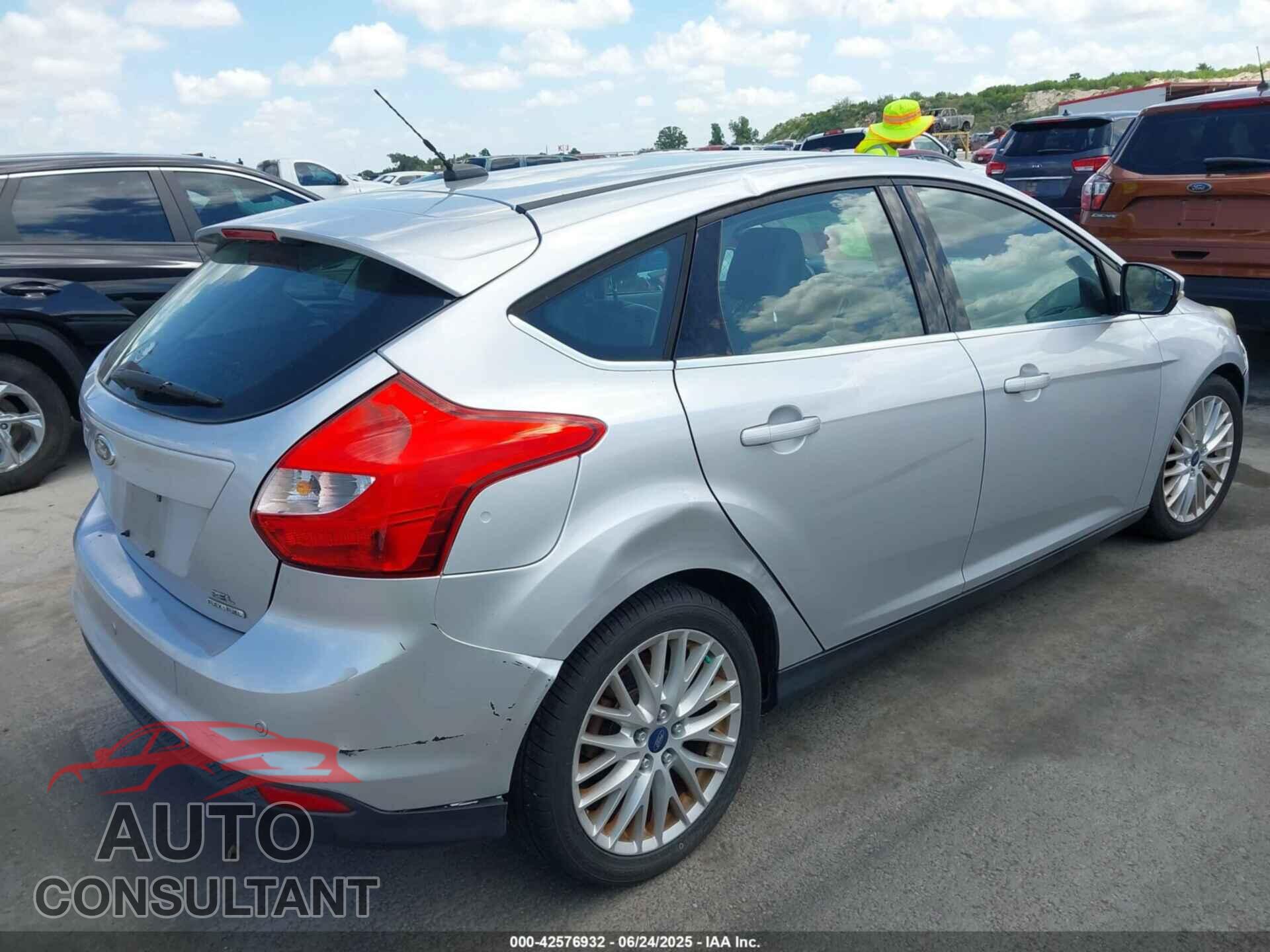 FORD FOCUS 2012 - 1FAHP3M21CL373780