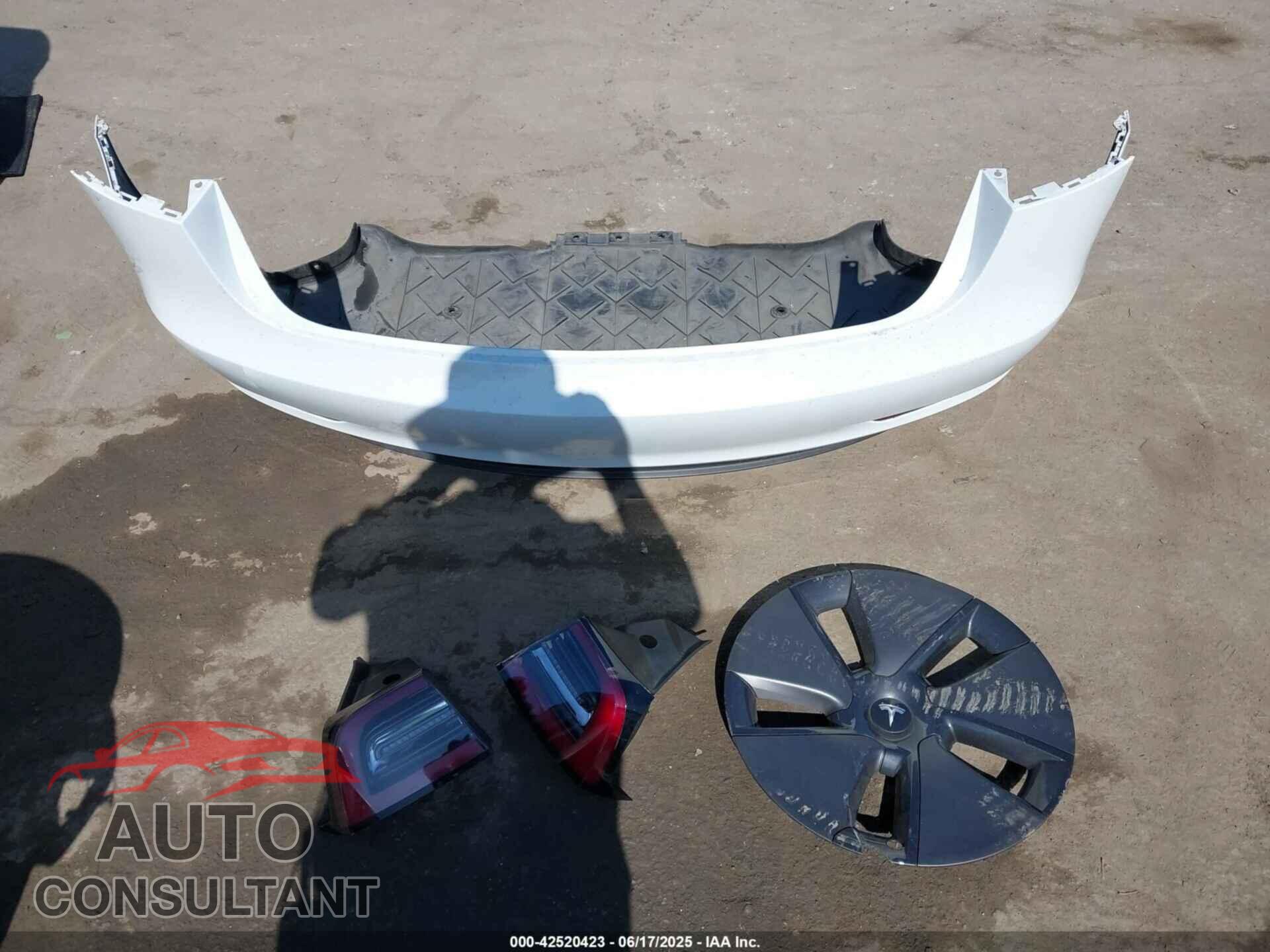 TESLA MODEL 3 2023 - 5YJ3E1EA5PF401237