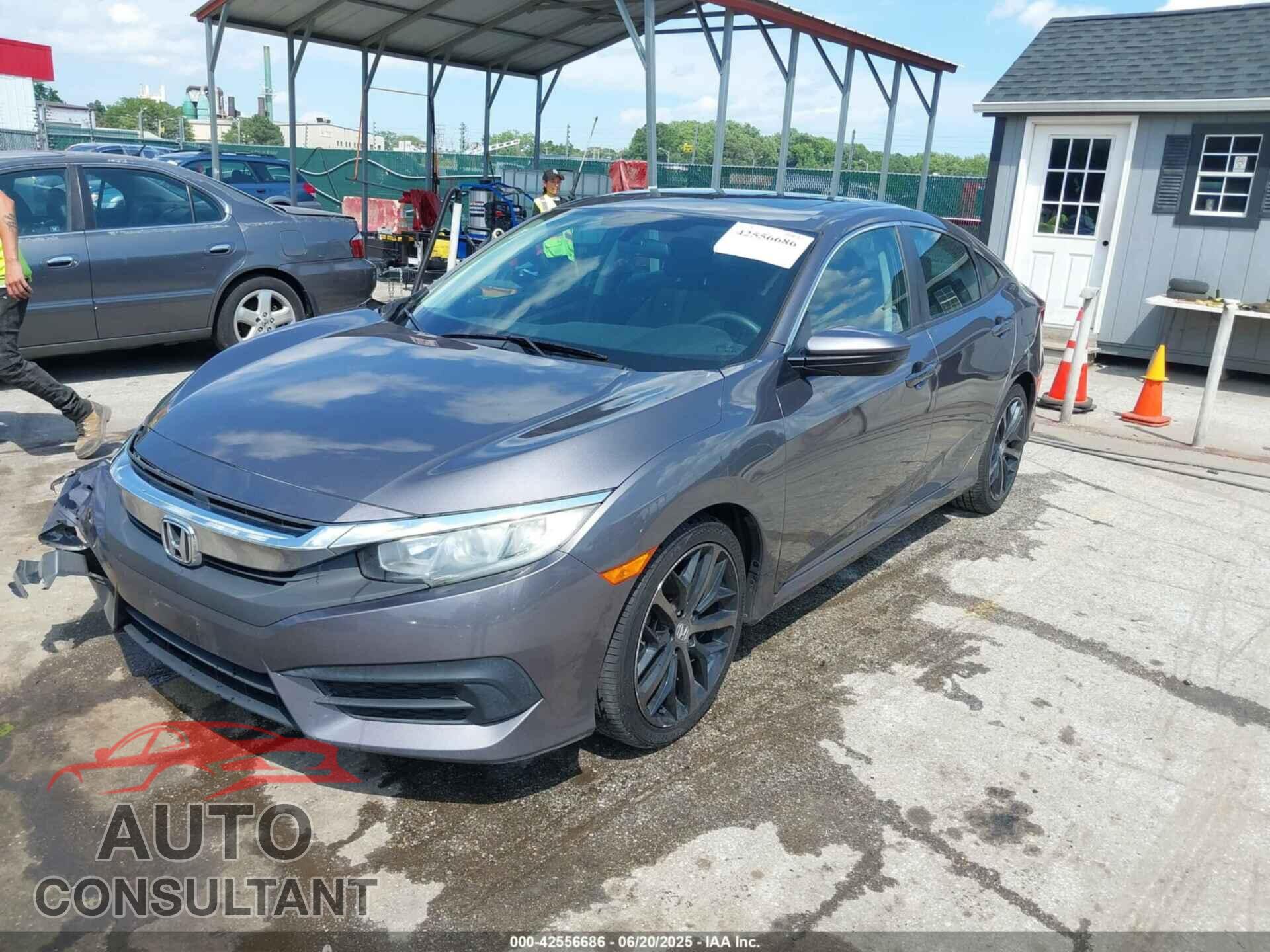 HONDA CIVIC 2018 - 2HGFC2F74JH541245
