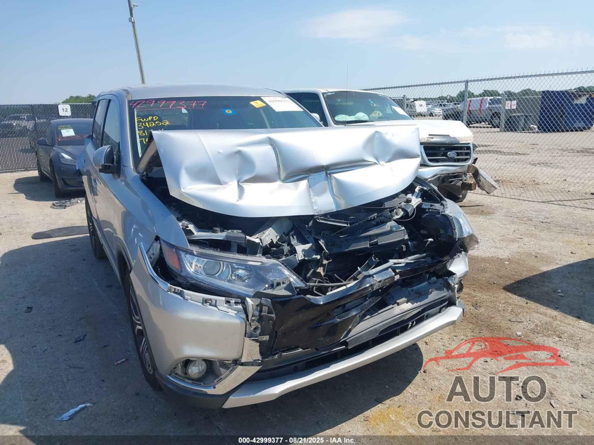 MITSUBISHI OUTLANDER 2018 - JA4AD3A33JZ052832