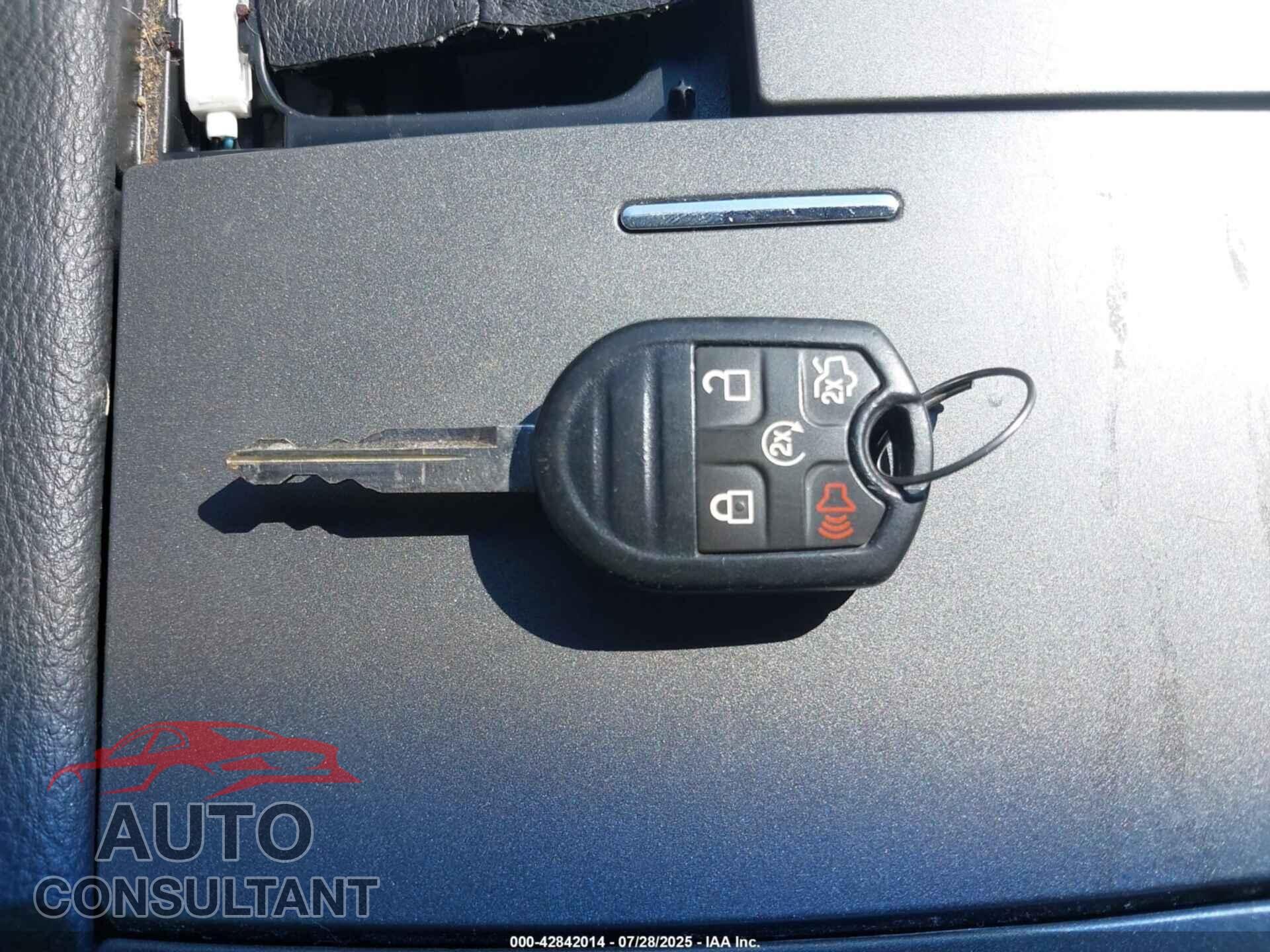 FORD TAURUS 2015 - 1FAHP2E82FG198952