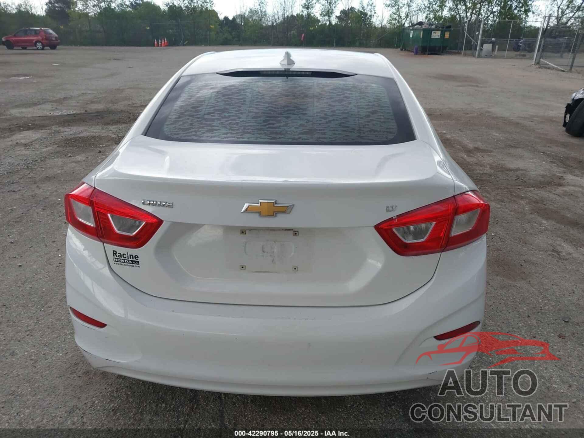 CHEVROLET CRUZE 2017 - 1G1BE5SM7H7229567