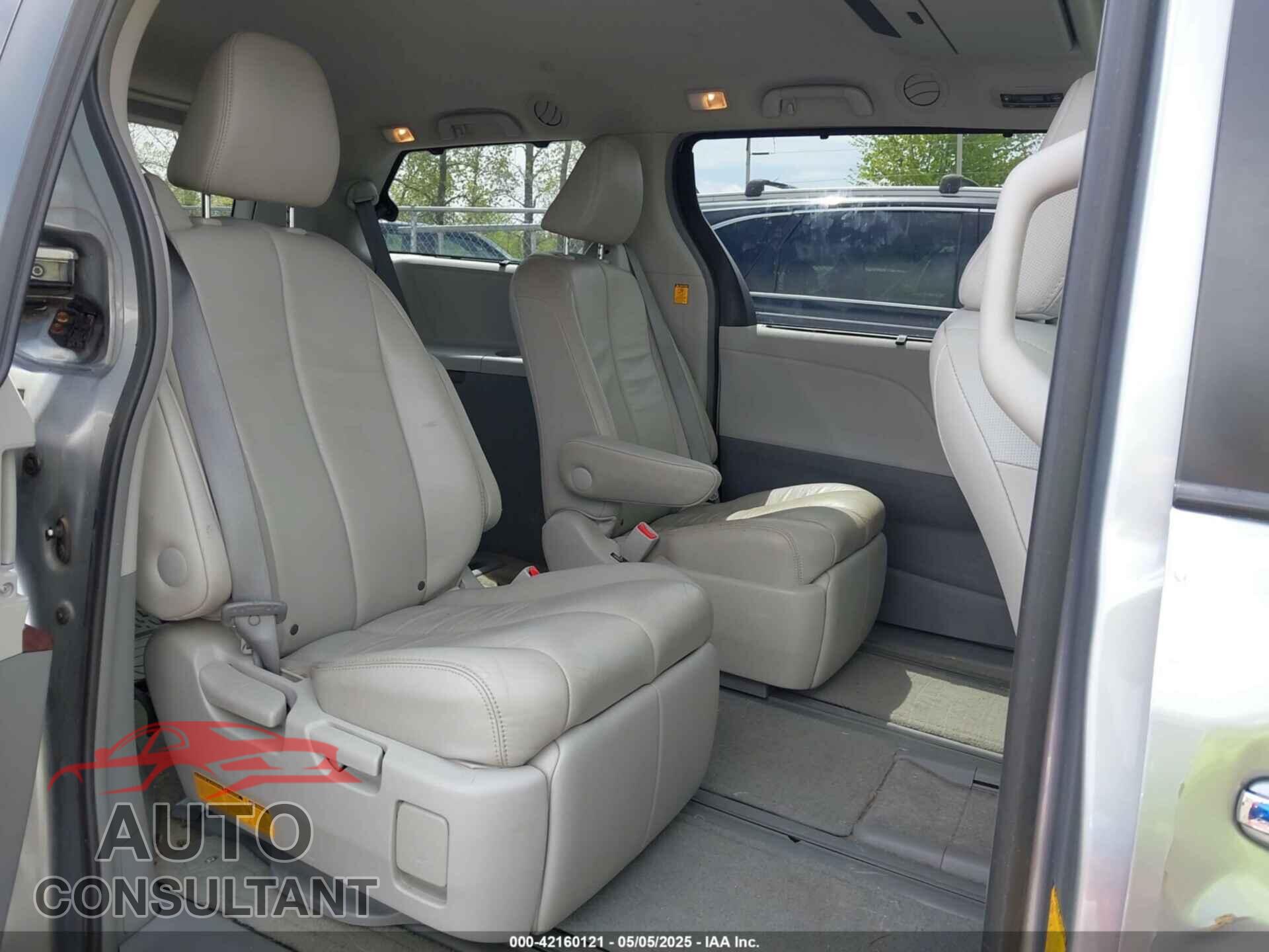 TOYOTA SIENNA 2013 - 5TDDK3DC8DS059592