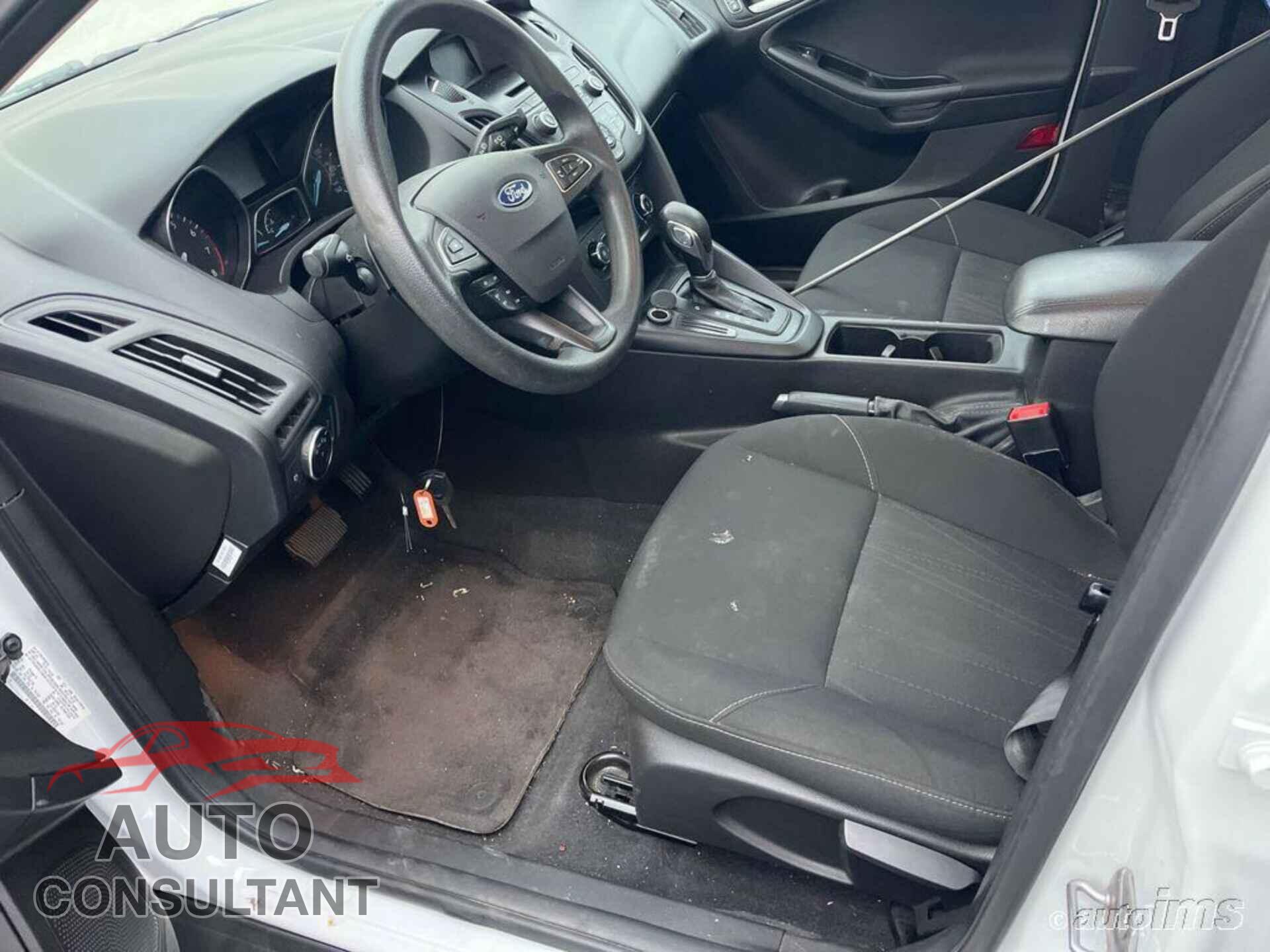 FORD FOCUS 2017 - 1FADP3F21HL223218