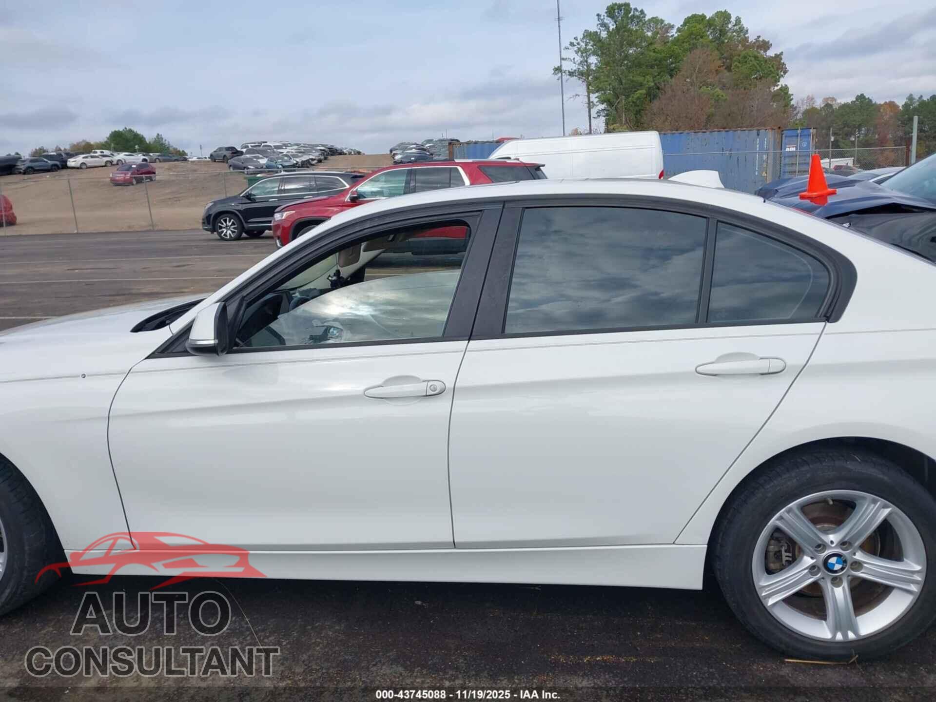 BMW 320I 2014 - WBA3B1C53EP678547