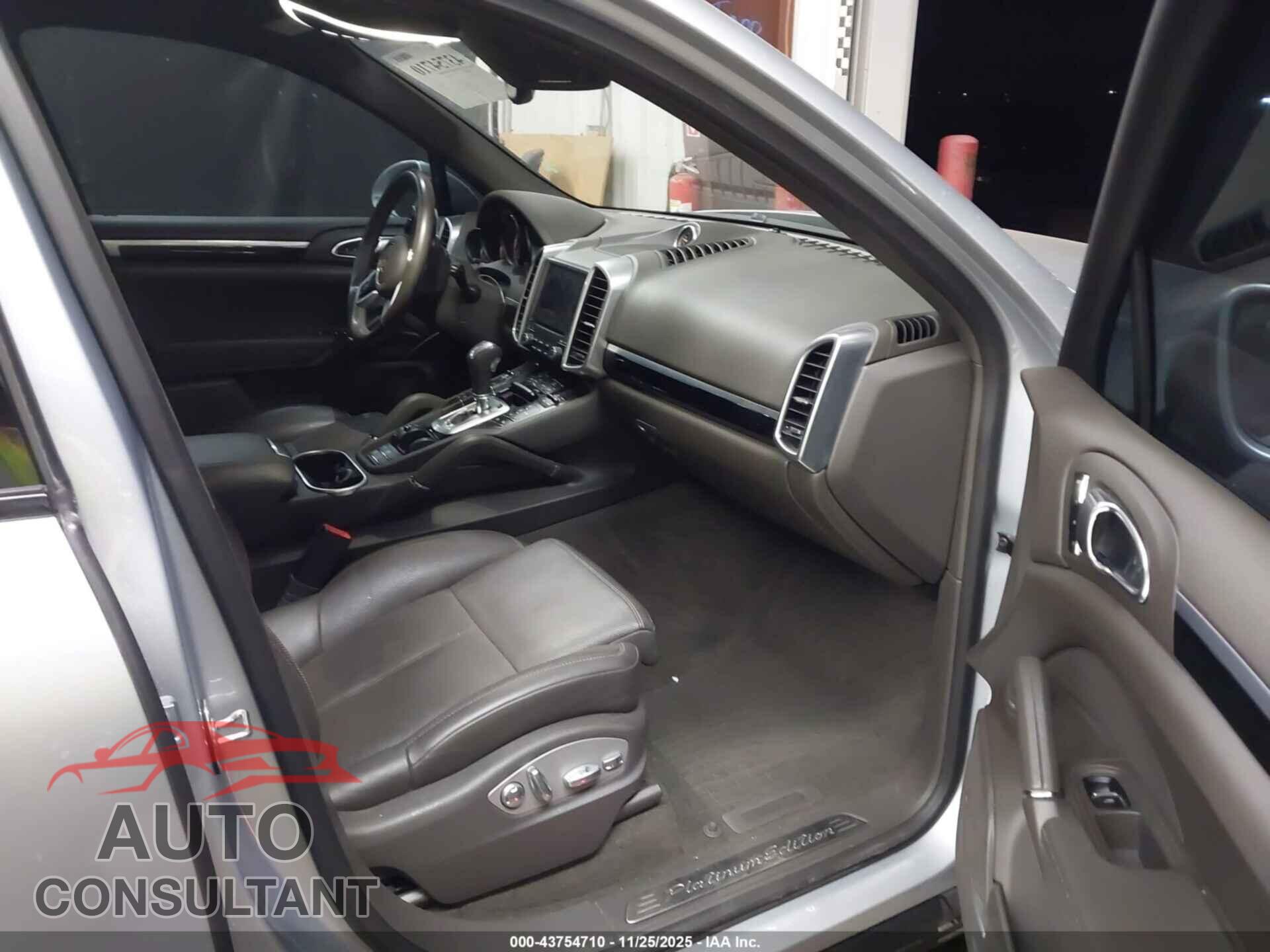 PORSCHE CAYENNE 2017 - WP1AA2A21HKA86673