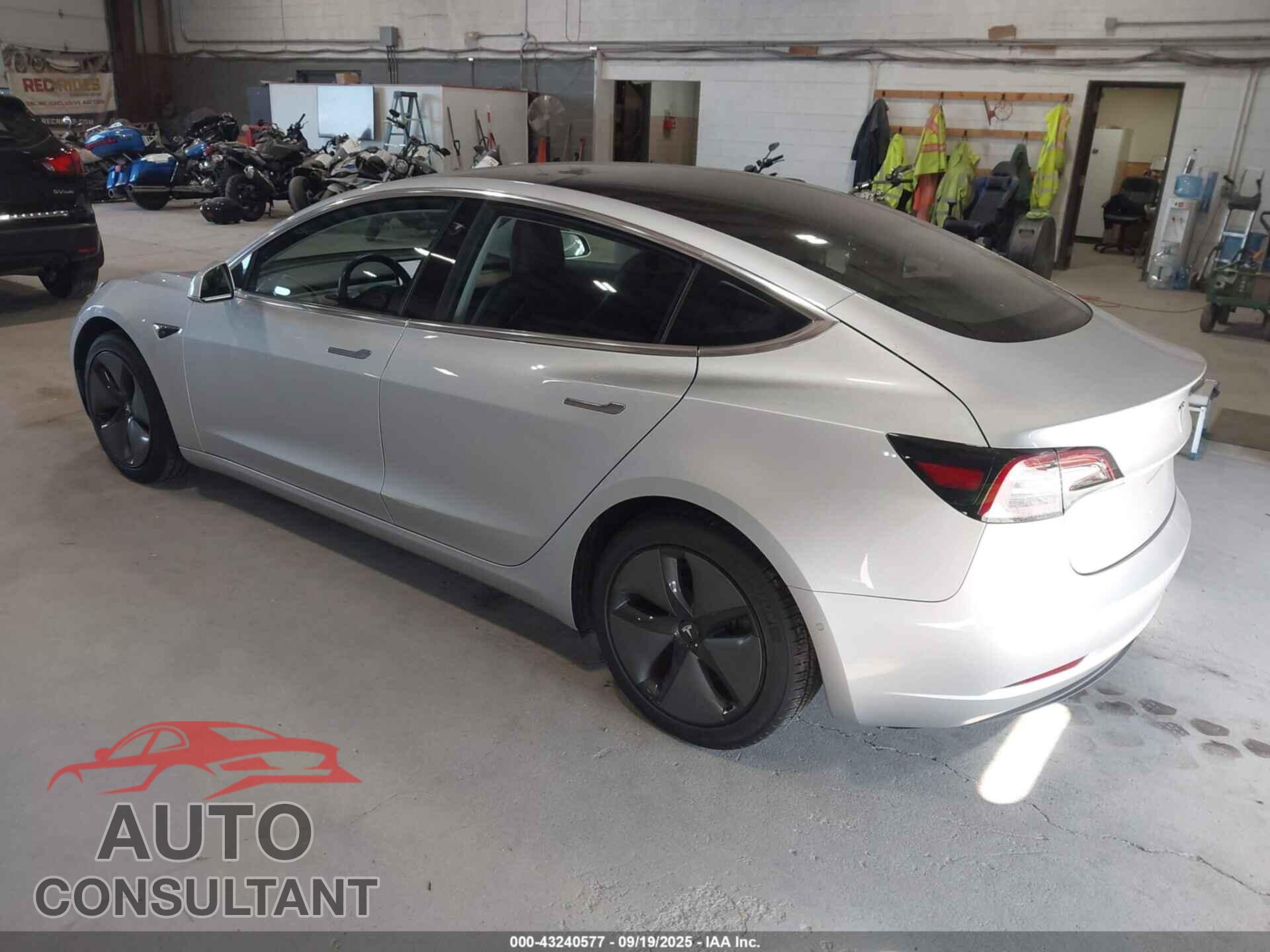 TESLA MODEL 3 2018 - 5YJ3E1EA5JF042964