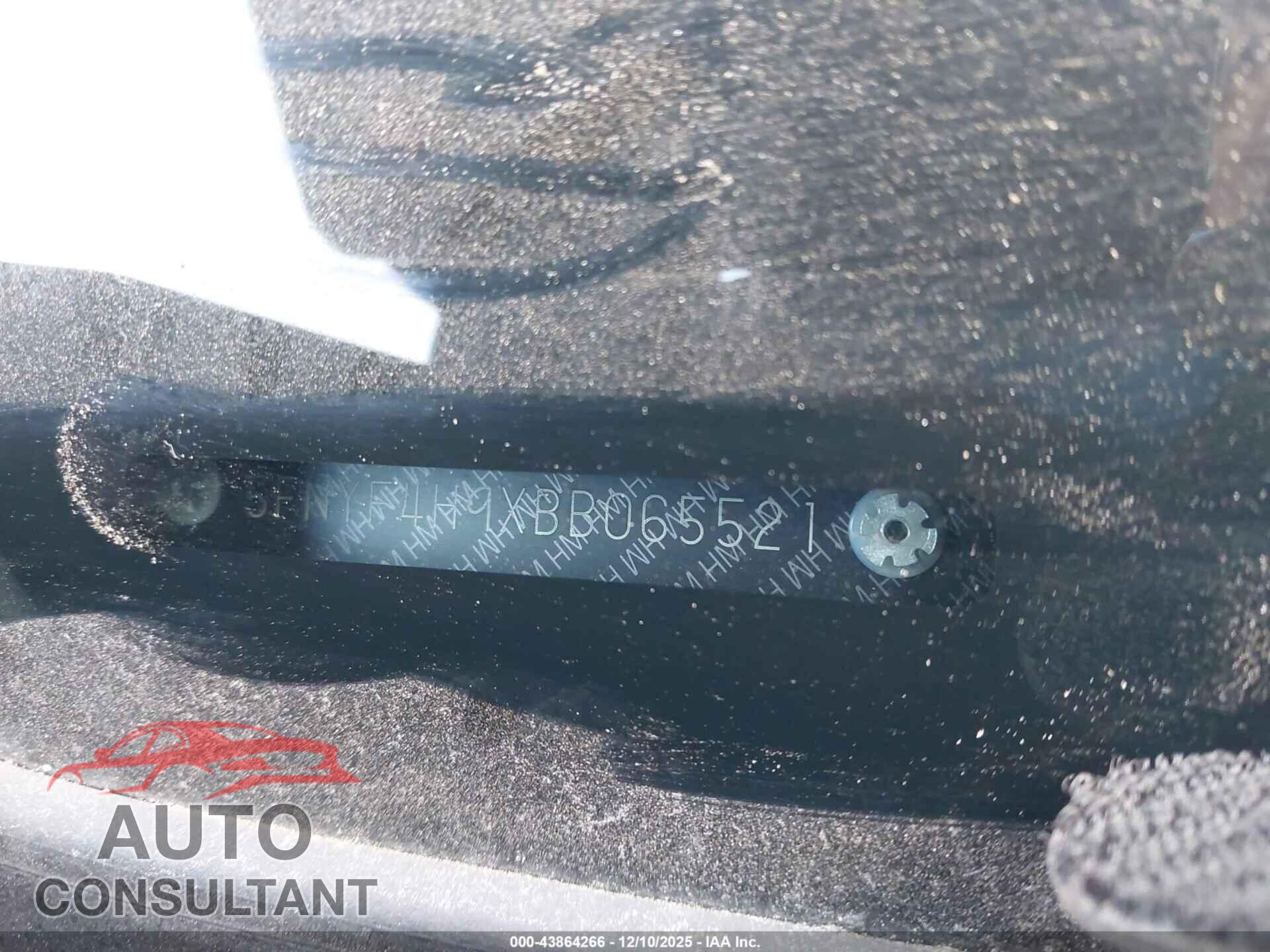 HONDA PILOT 2011 - 5FNYF4H9XBB065521