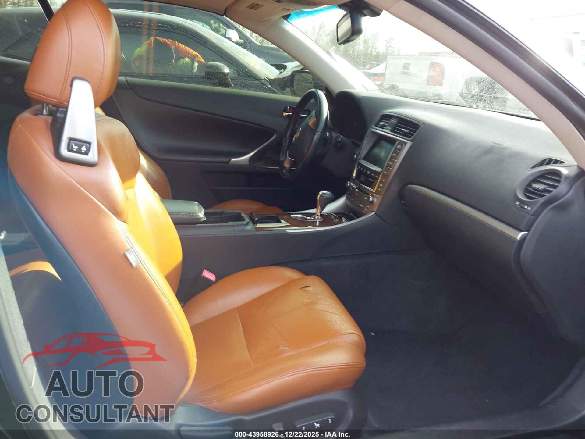LEXUS IS 250C 2011 - JTHFF2C21B2521221
