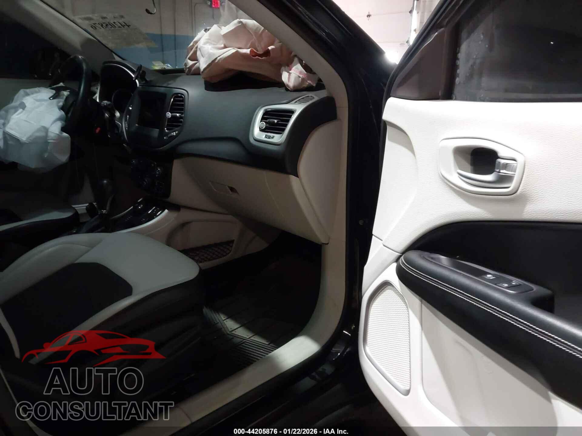 JEEP COMPASS 2018 - 3C4NJDBB8JT116155
