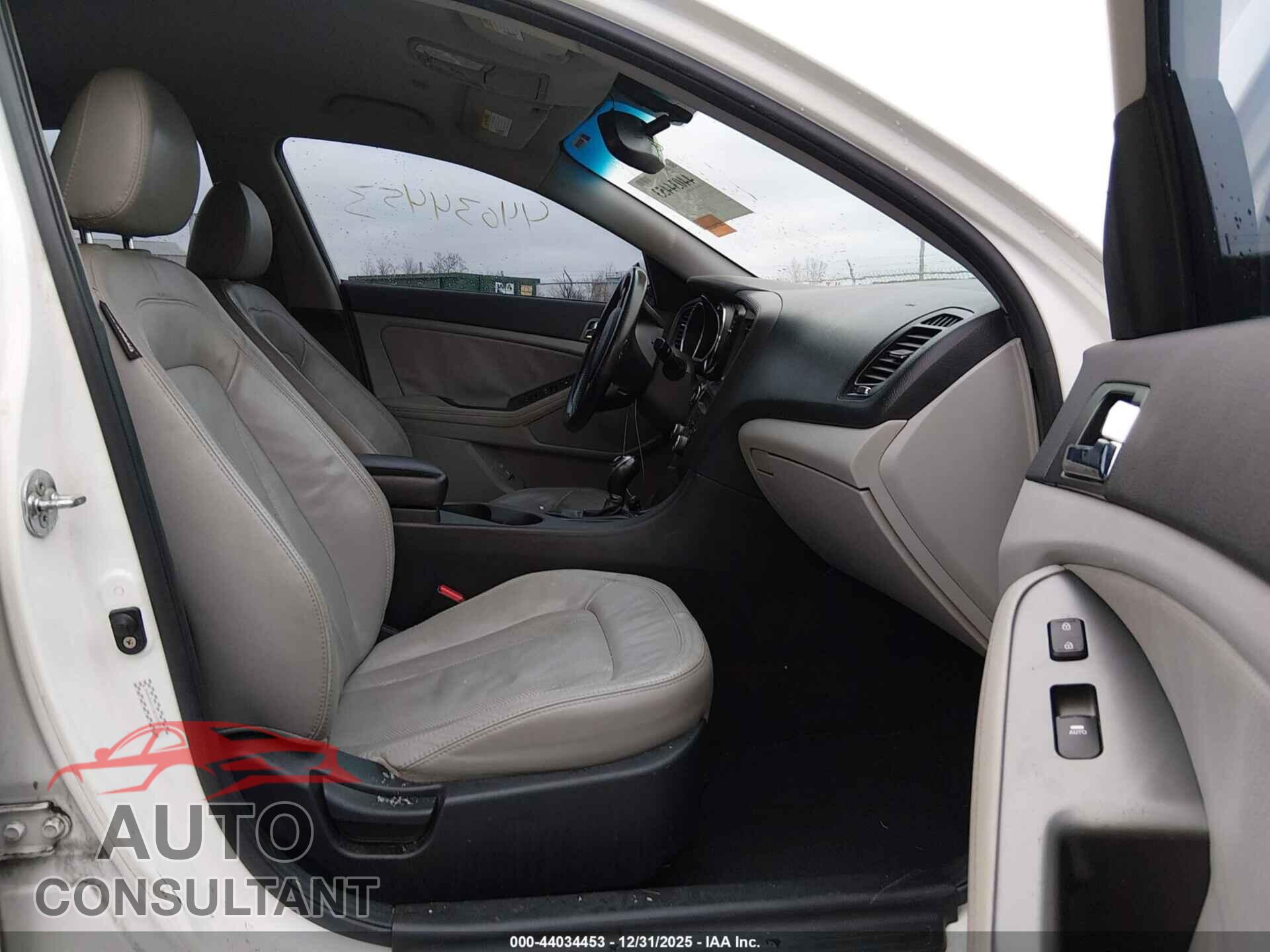 KIA OPTIMA 2011 - KNAGN4A70B5082575