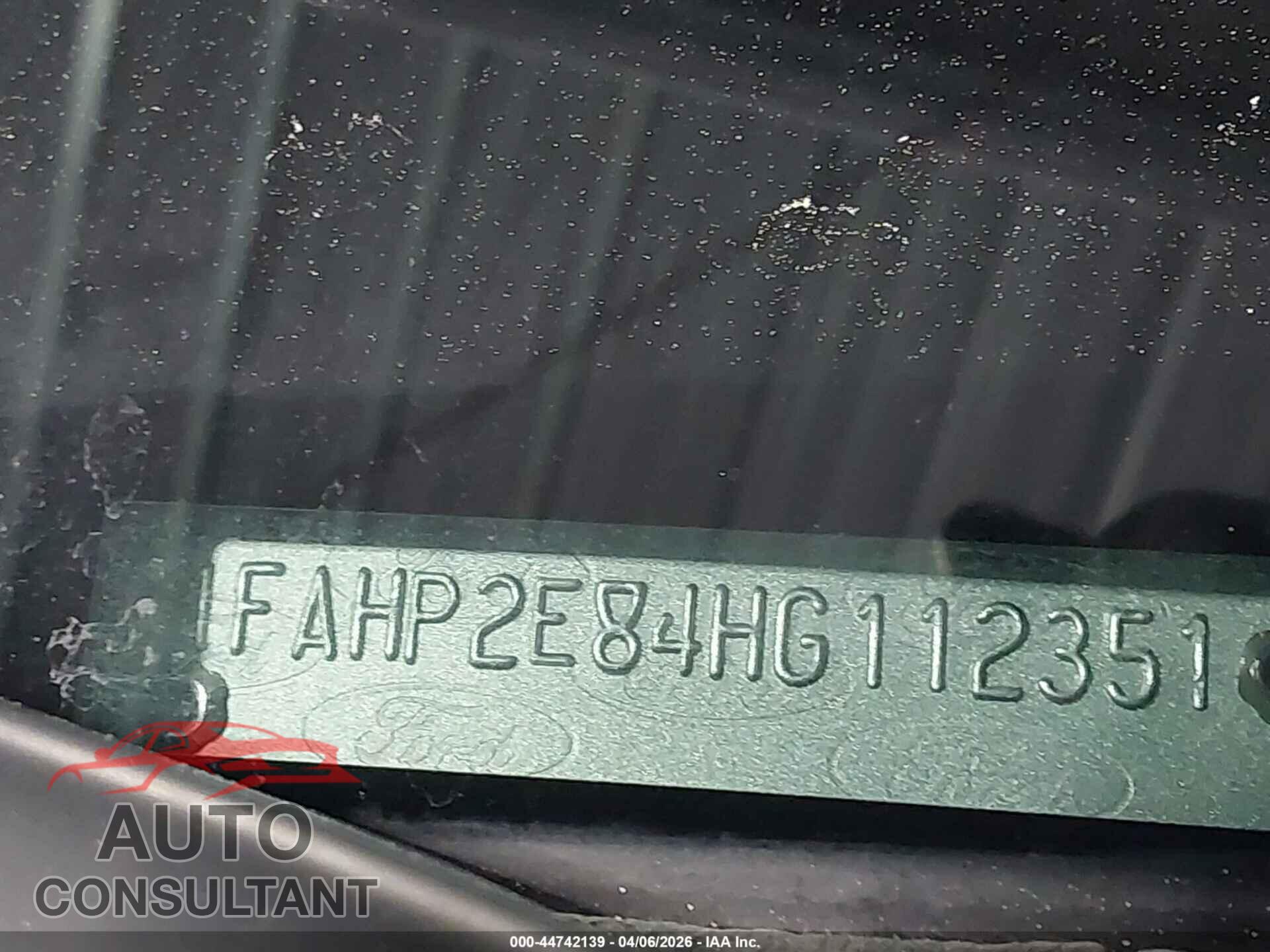 FORD TAURUS 2017 - 1FAHP2E84HG112351
