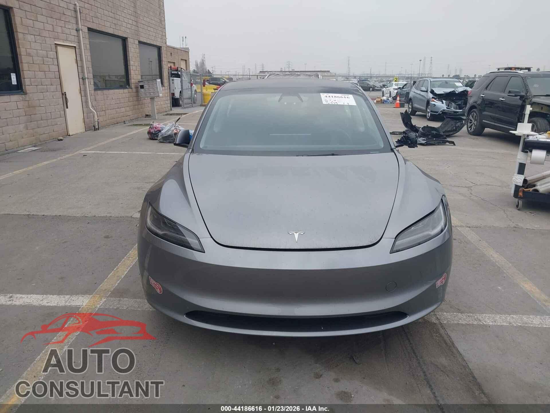 TESLA MODEL 3 2024 - 5YJ3E1EA3RF858681