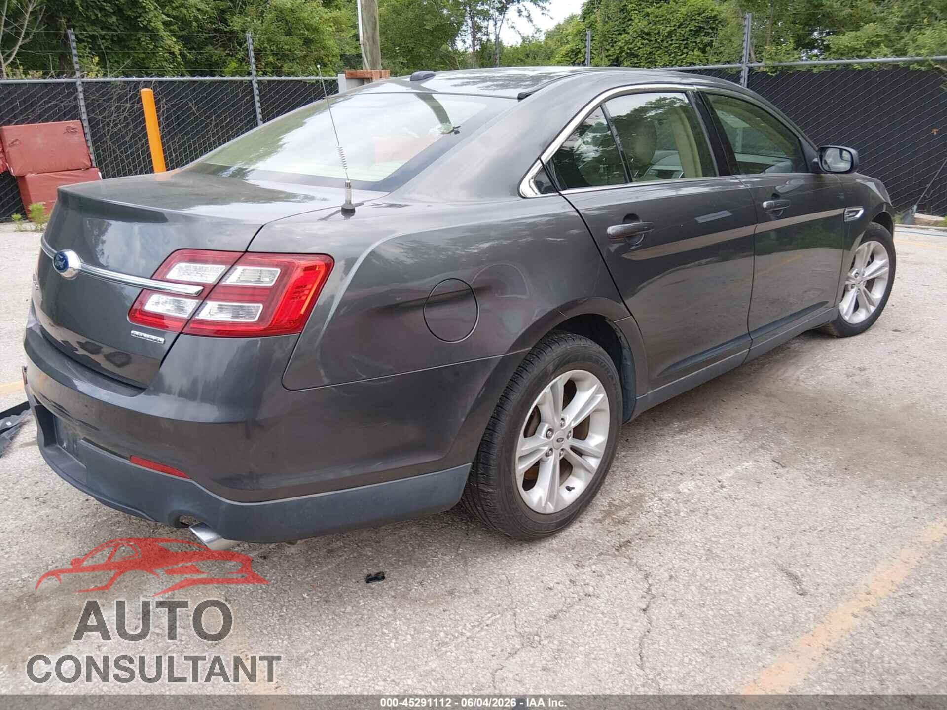 FORD TAURUS 2015 - 1FAHP2D85FG132011