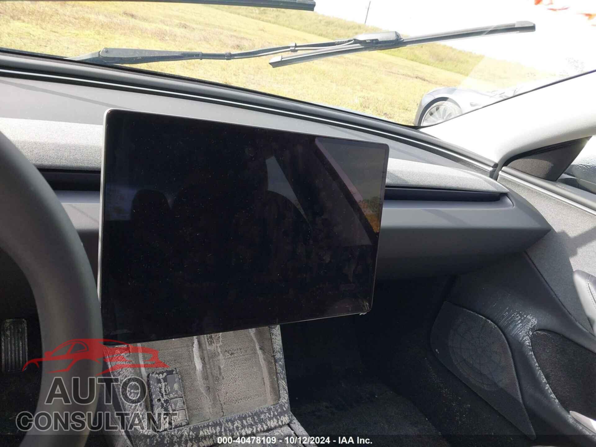 TESLA MODEL 3 2024 - 5YJ3E1EA4RF765975