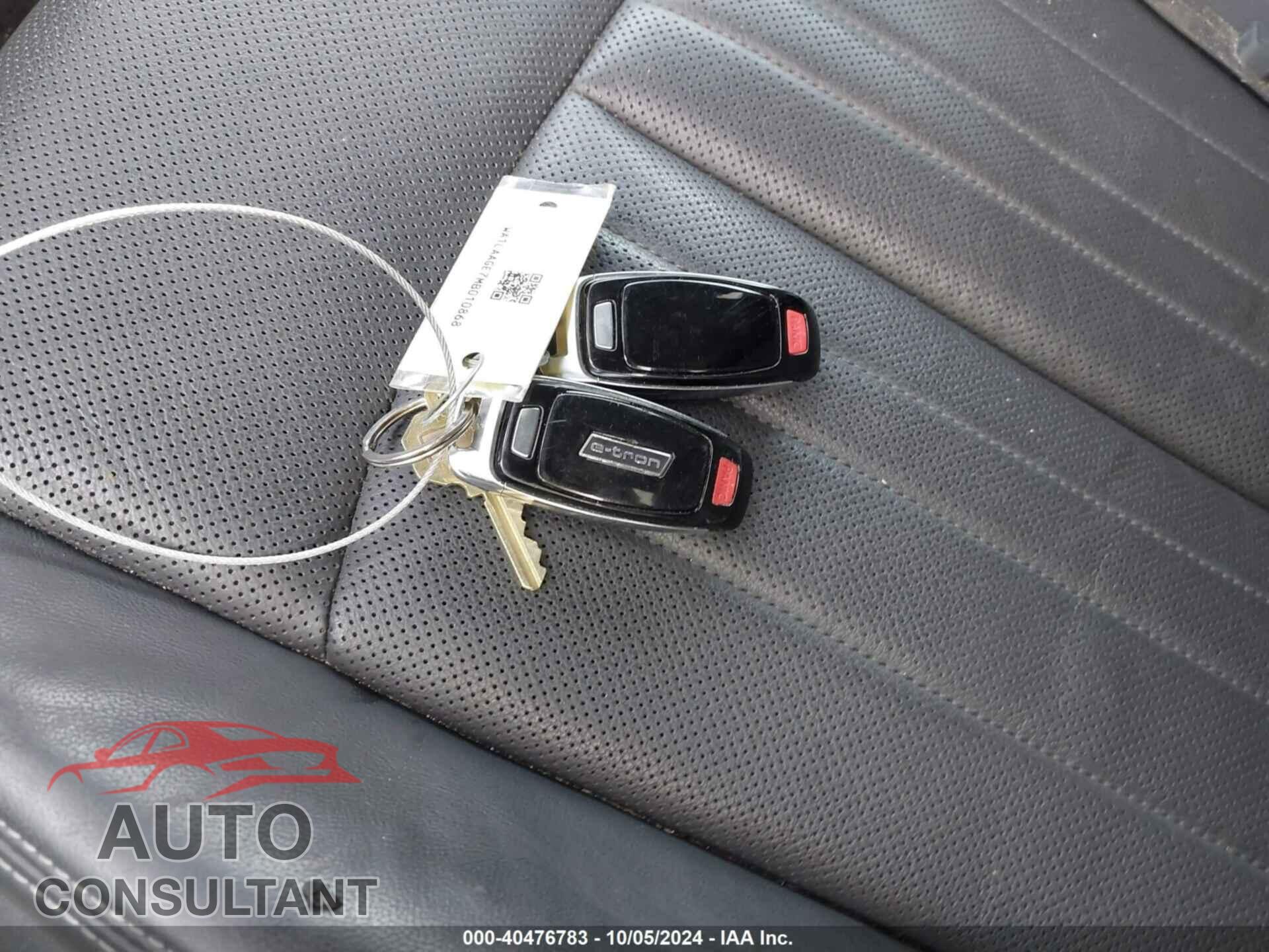 AUDI E-TRON 2021 - WA1LAAGE7MB010868