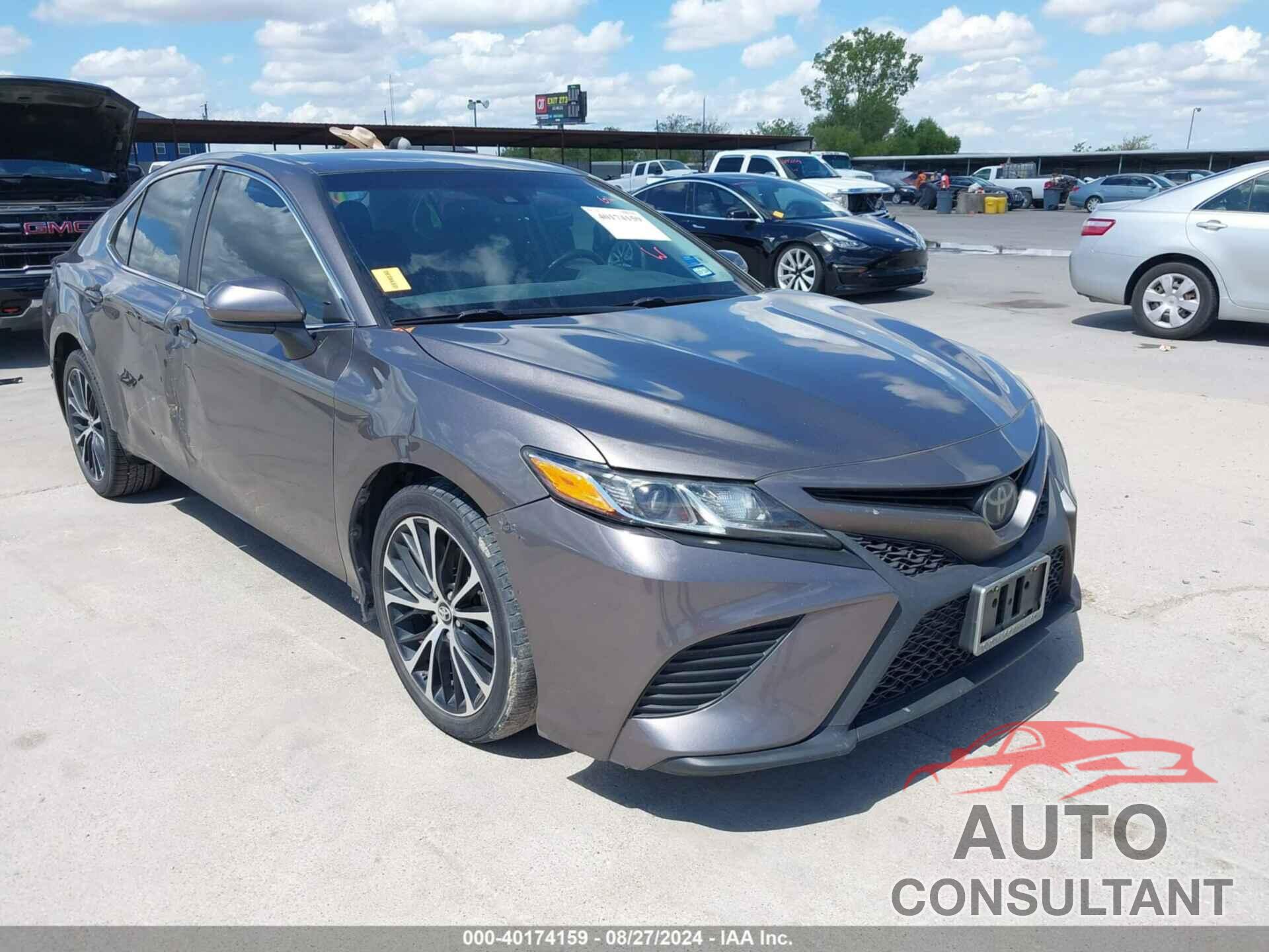 TOYOTA CAMRY 2018 - 4T1B11HKXJU578100