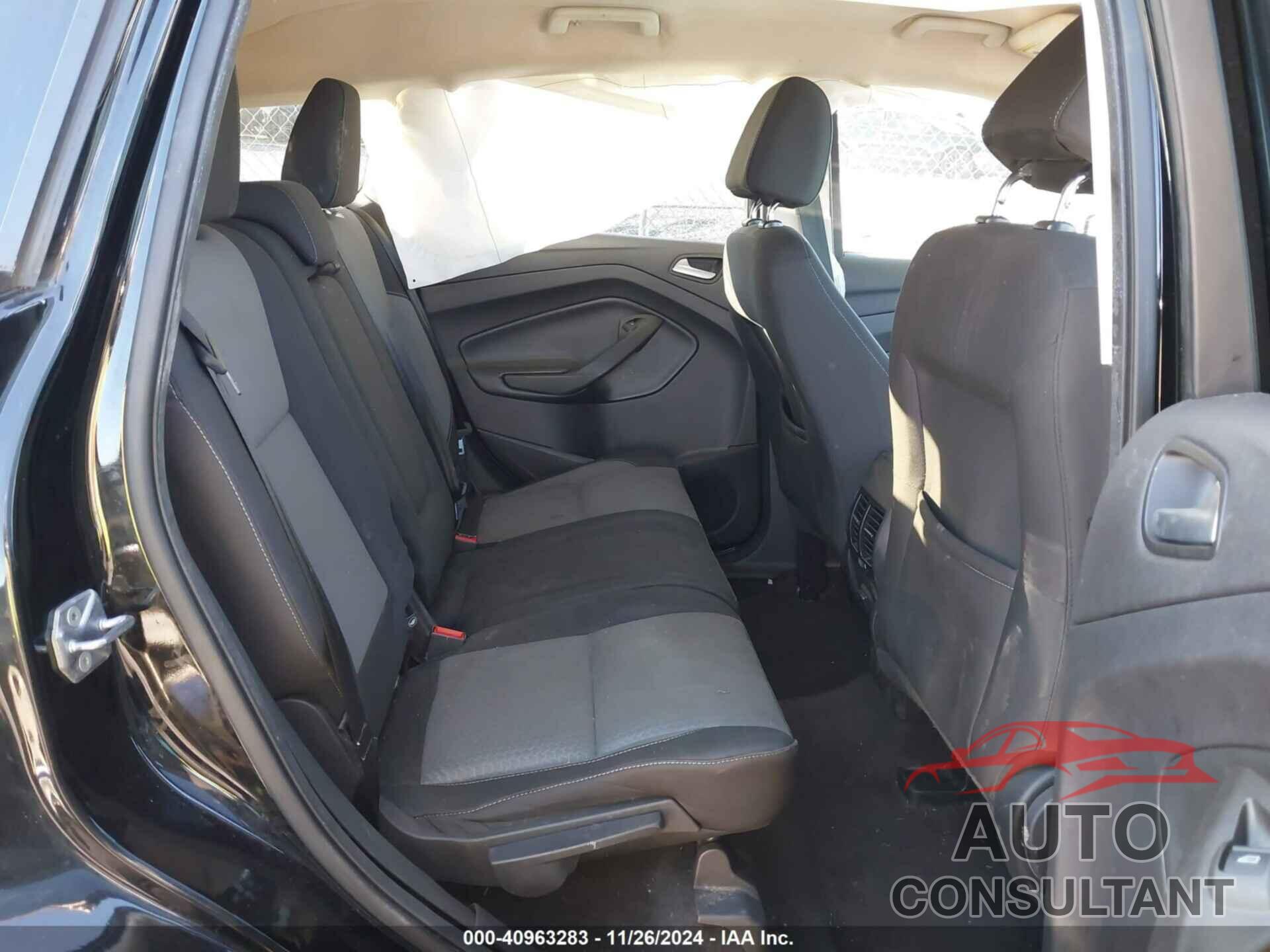 FORD ESCAPE 2017 - 1FMCU0GD0HUD74697