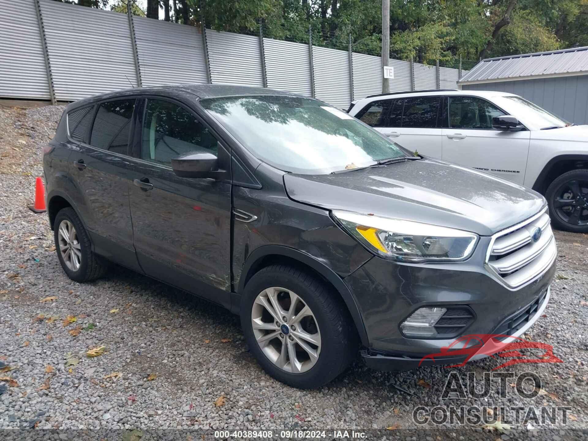 FORD ESCAPE 2017 - 1FMCU0GD2HUB13653