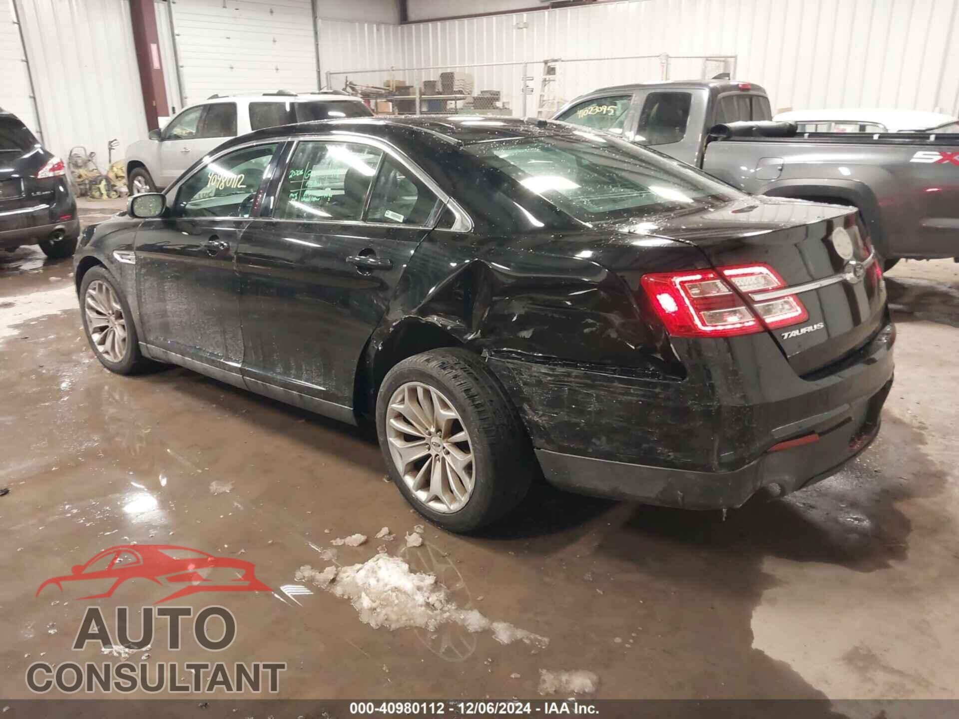 FORD TAURUS 2018 - 1FAHP2F89JG129893