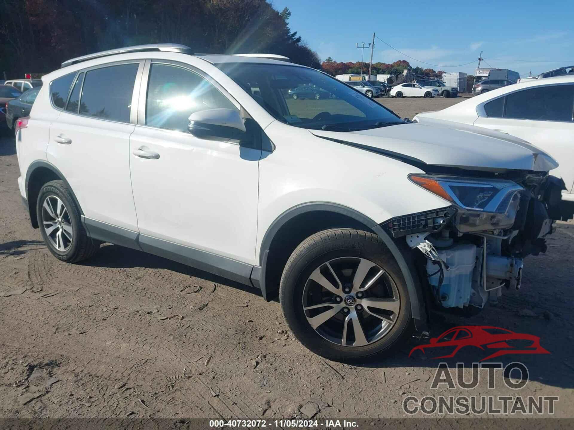 TOYOTA RAV4 2017 - JTMRFREV7HJ715457