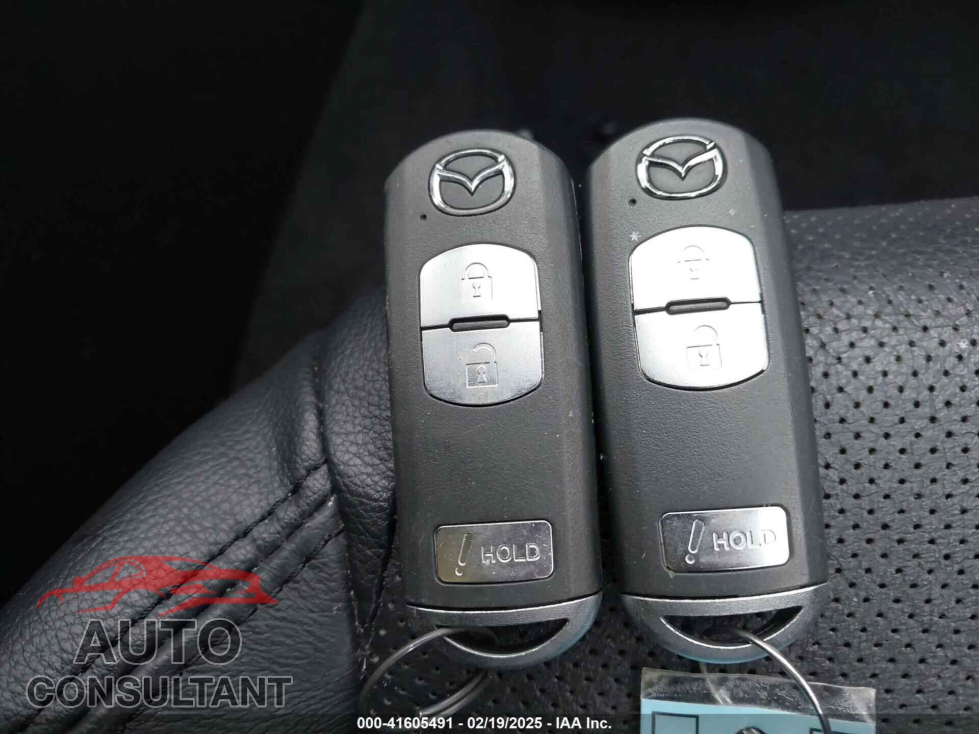 MAZDA MAZDA3 2017 - JM1BN1M33H1117243